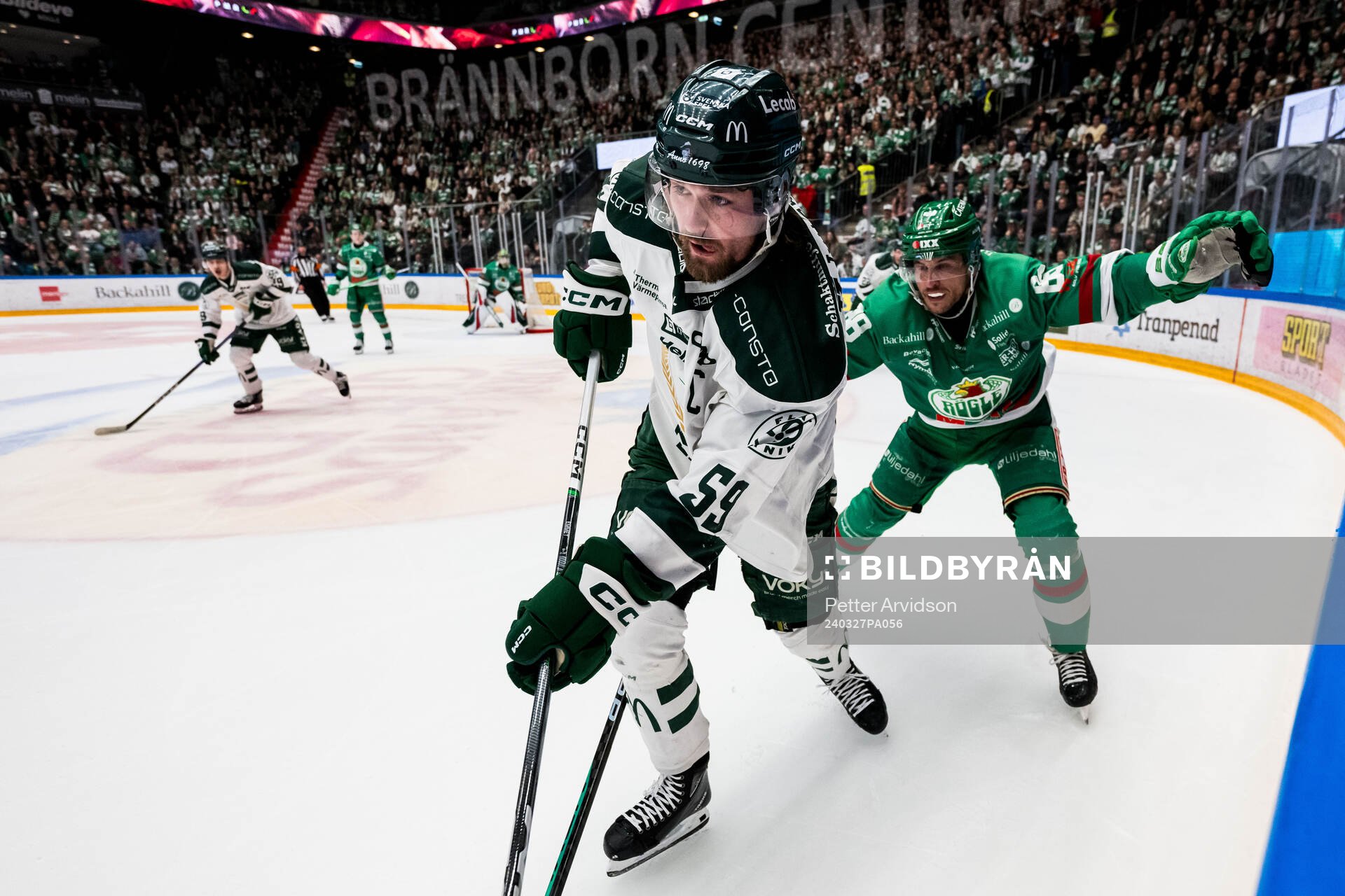 Färjestads Linus Johansson och Rögles Brandon Davidson