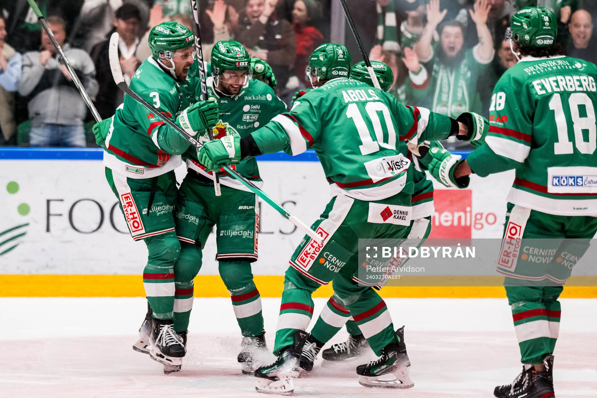 Rögles Michael Kapla och Daniel Zaar jublar