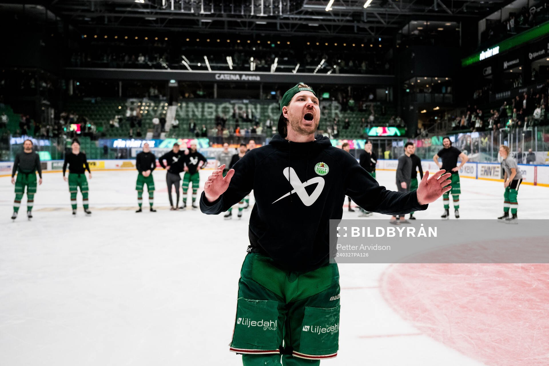 Rögles Linus Sandin jublar