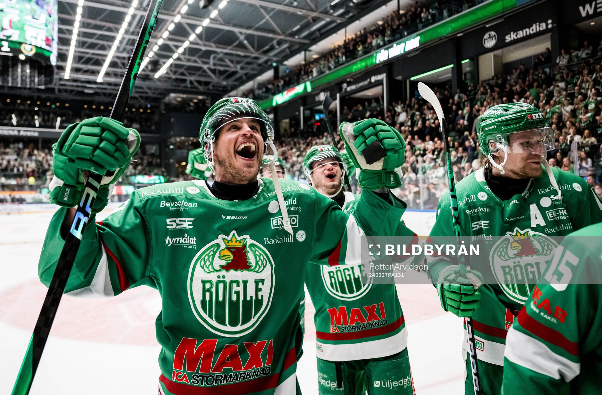 Rögles Brandon Davidson och Henry Bowlby jublar