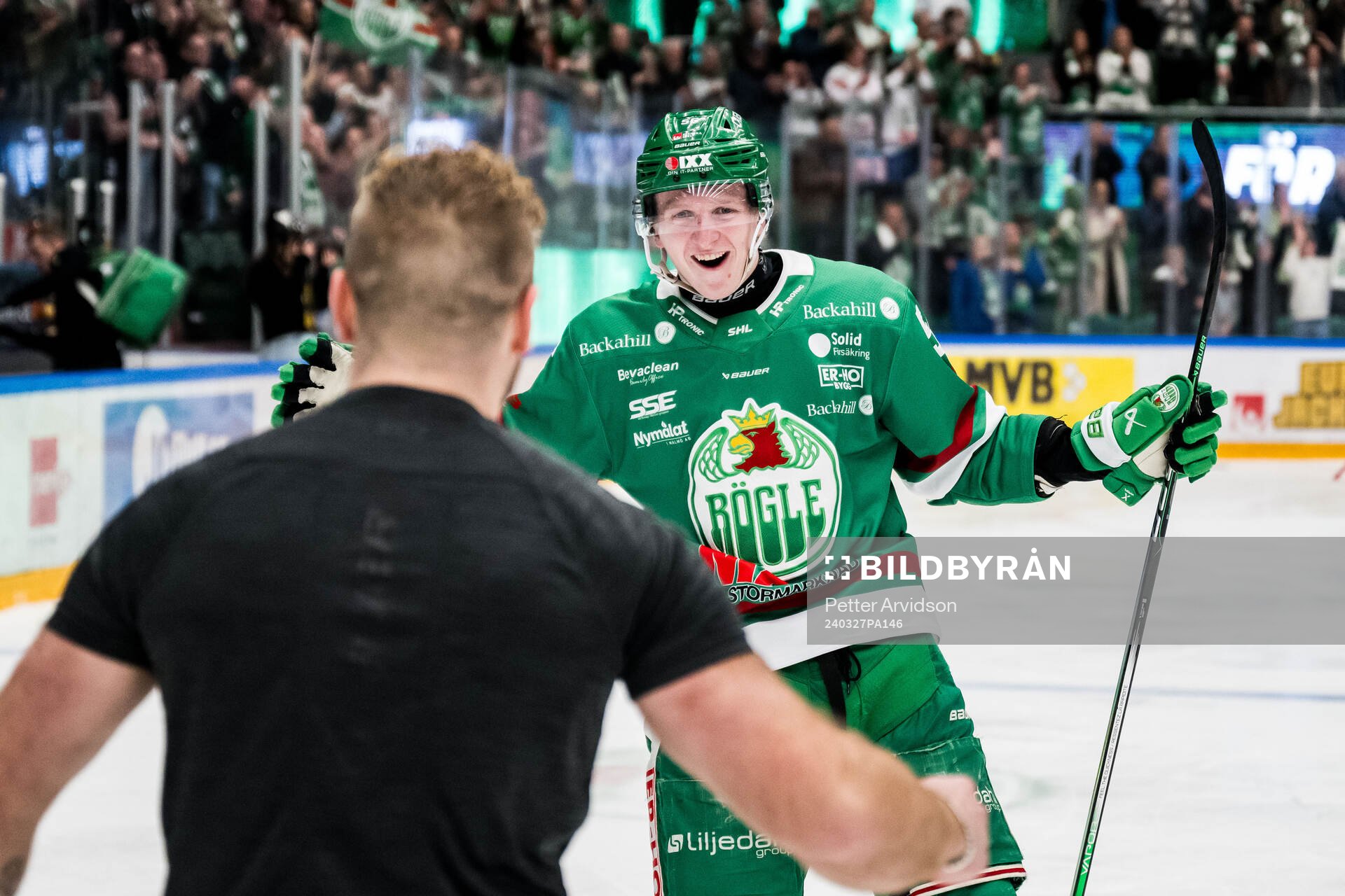 Rögles Adam Engström jublar