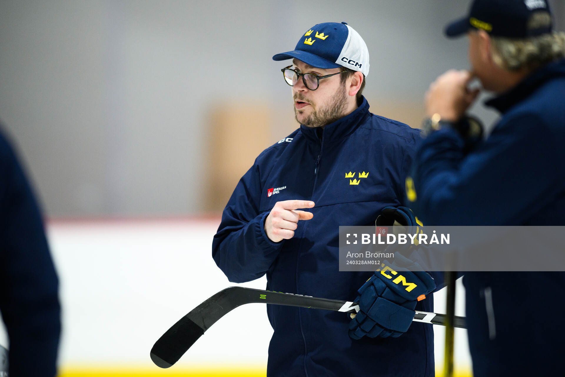 Assistant coach Dennis Bozic of Sweden