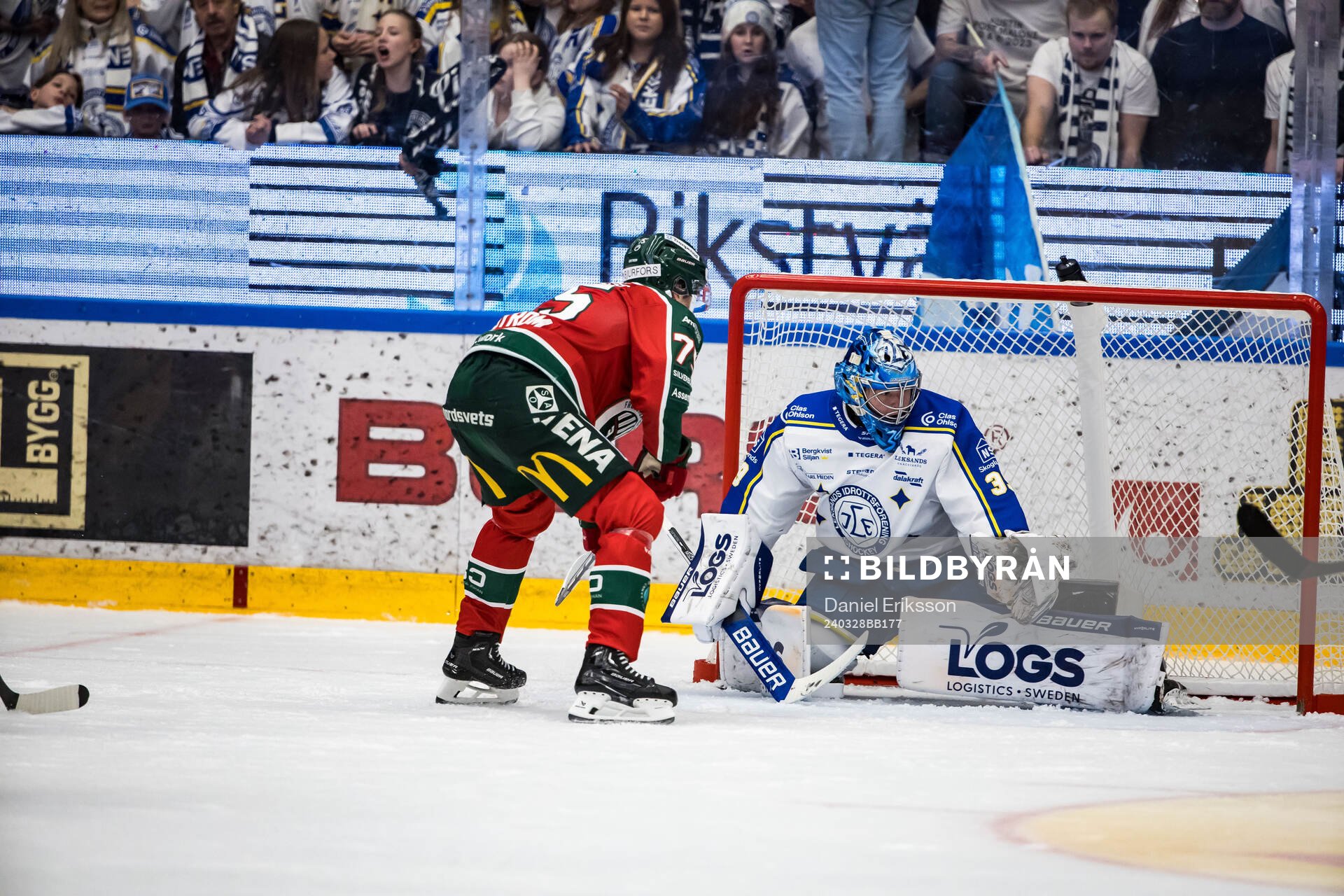 Frölundas Pontus Johansson och Leksands målvakt Filip