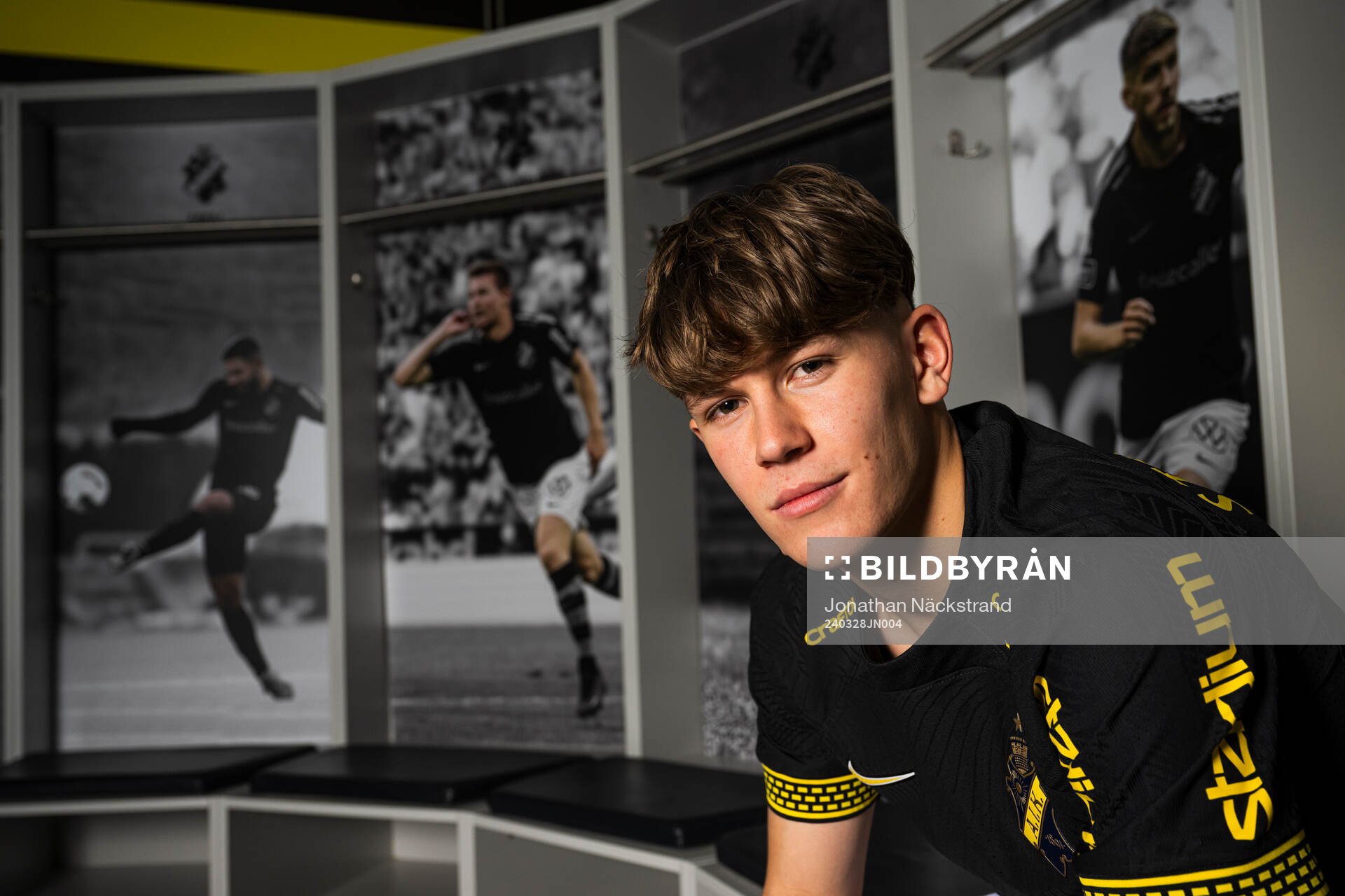 AIKs Aaron Stoch Rydell poserar för ett porträtt i samband med att han presenterats som ett nyförvärv av AIK den 28 mars 2024 i Stockholm.