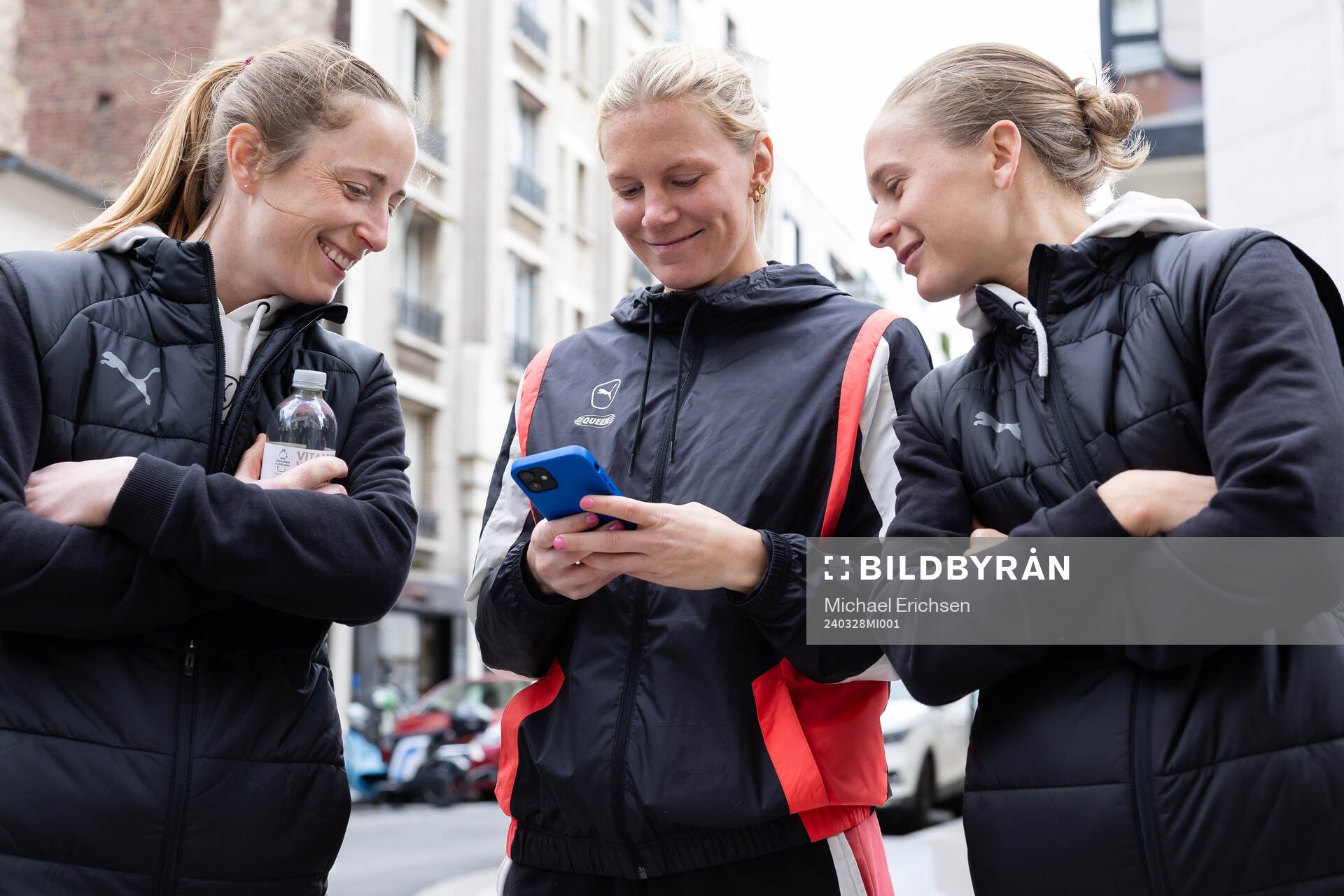 Goalkeeper Loes Geurts, Josefine Rybrink and Filippa