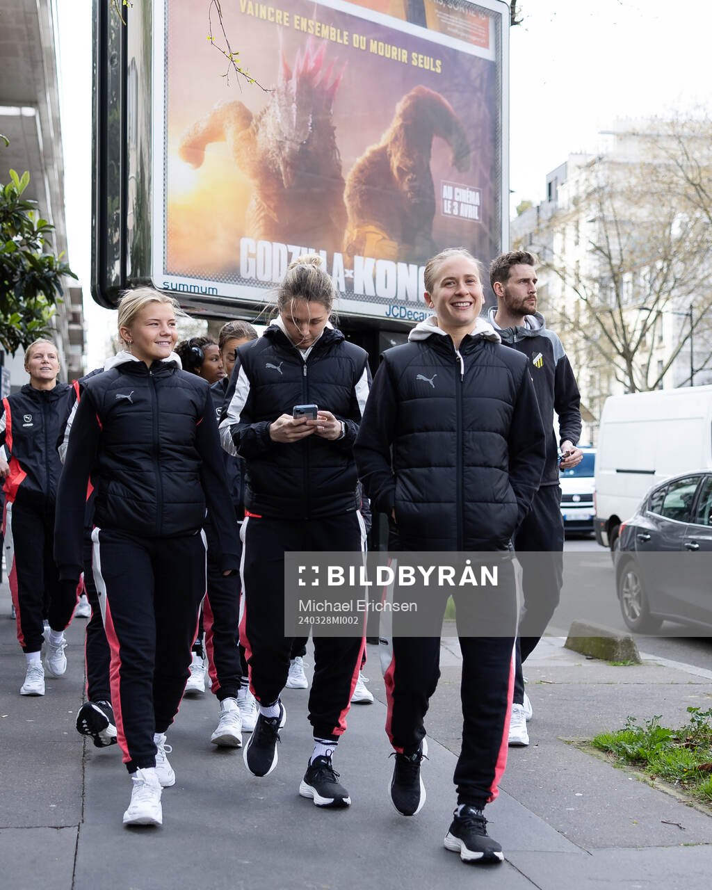 Matilda Nildén, goalkeeper Jennifer Falk and Filippa Curmark of Häcken during a pregame walk with Häcken on March 28, 2024 in Paris.