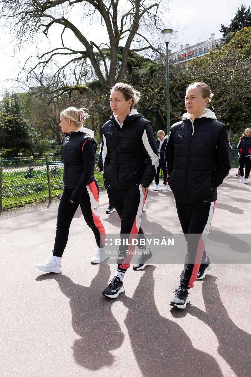 Matilda Nildén, goalkeeper Jennifer Falk and Filippa