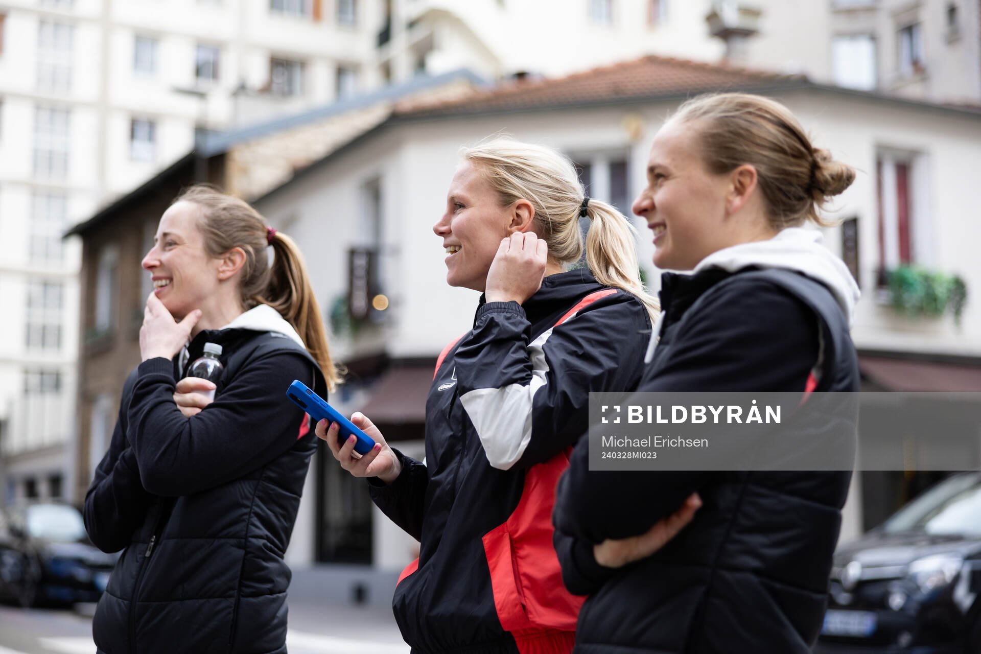 Goalkeeper Loes Geurts, Josefine Rybrink and Filippa