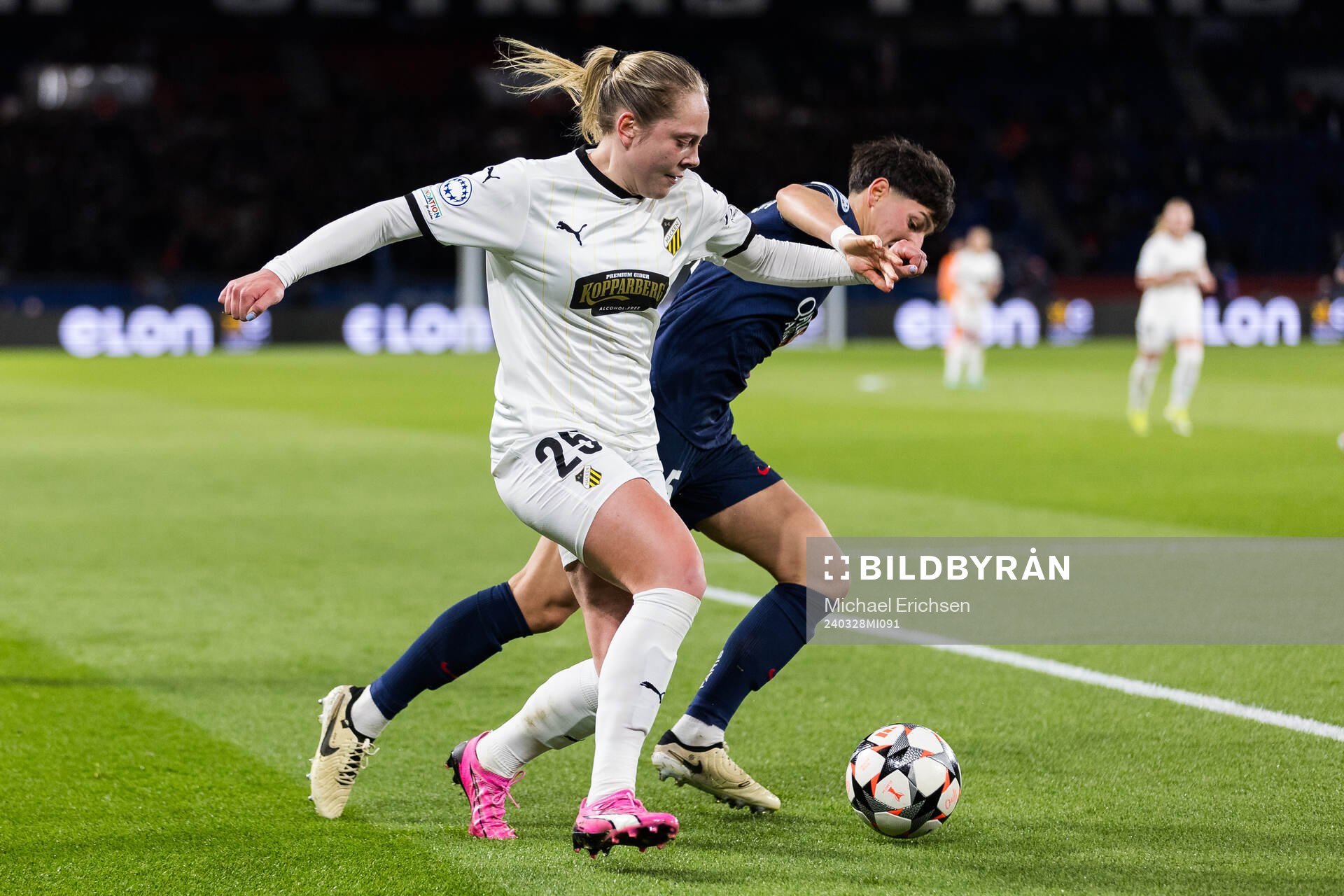 Alice Bergström of Häcken and Elisa De Almeida of Paris