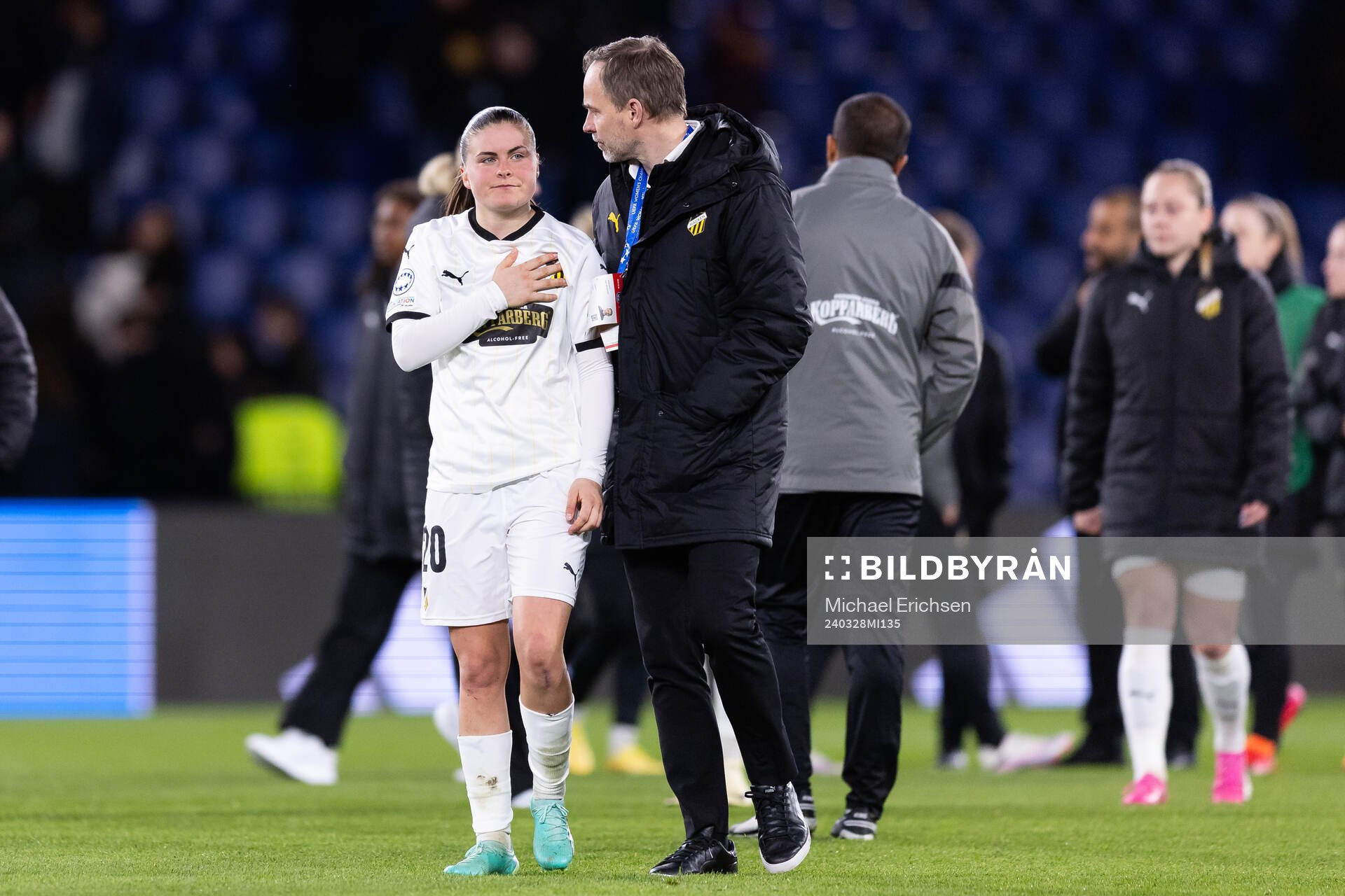 Hanna Wijk of Häcken and football coordinator Christian