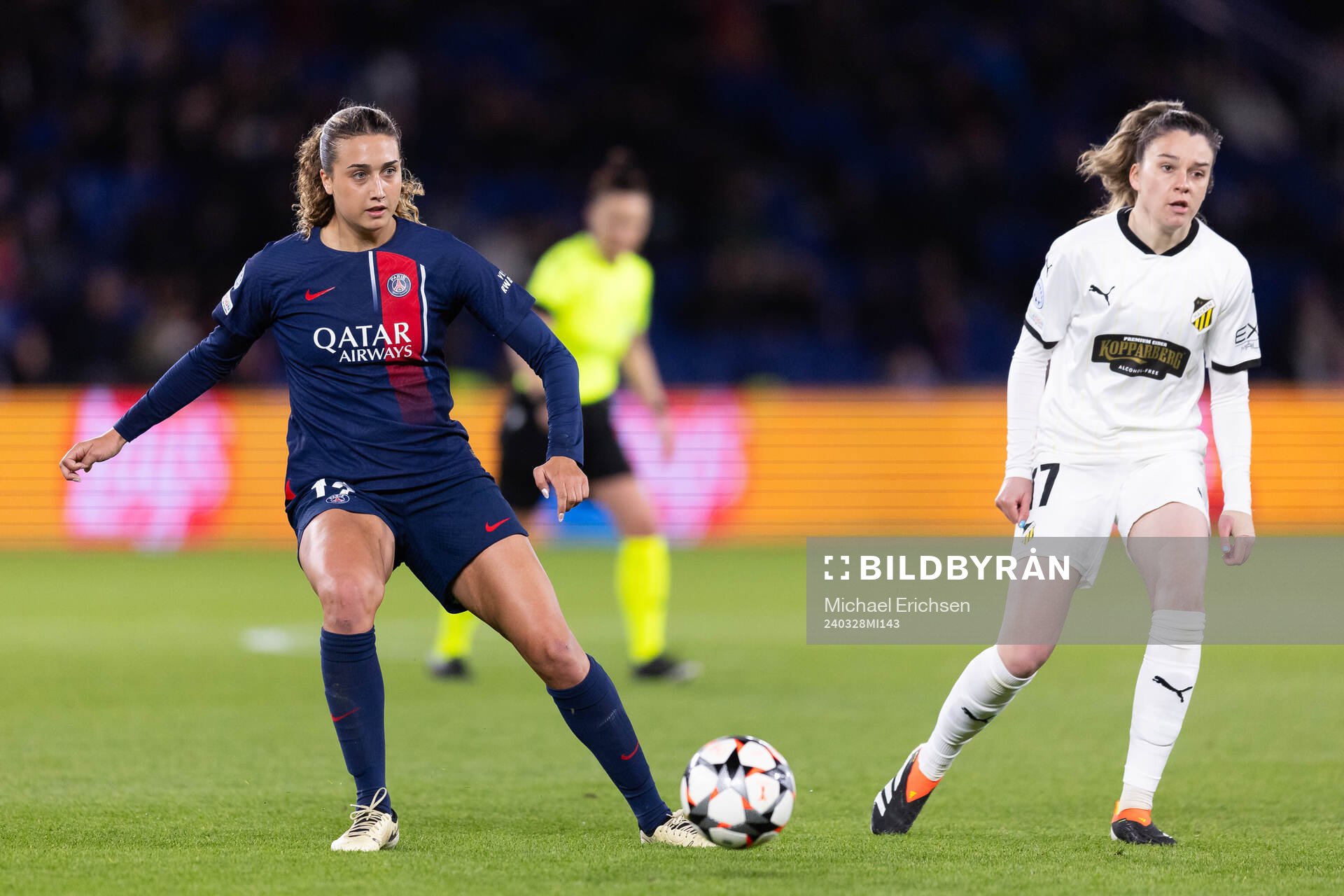 Eva Gaetino of Paris Saint Germain and Anna Csiki of Häcken
