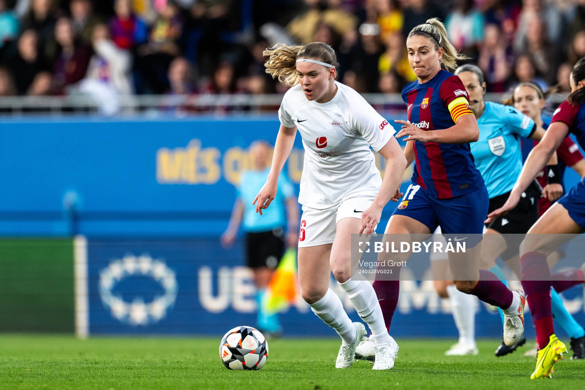 Signe Gaupset of Brann and Alexia Putellas of Barcelona