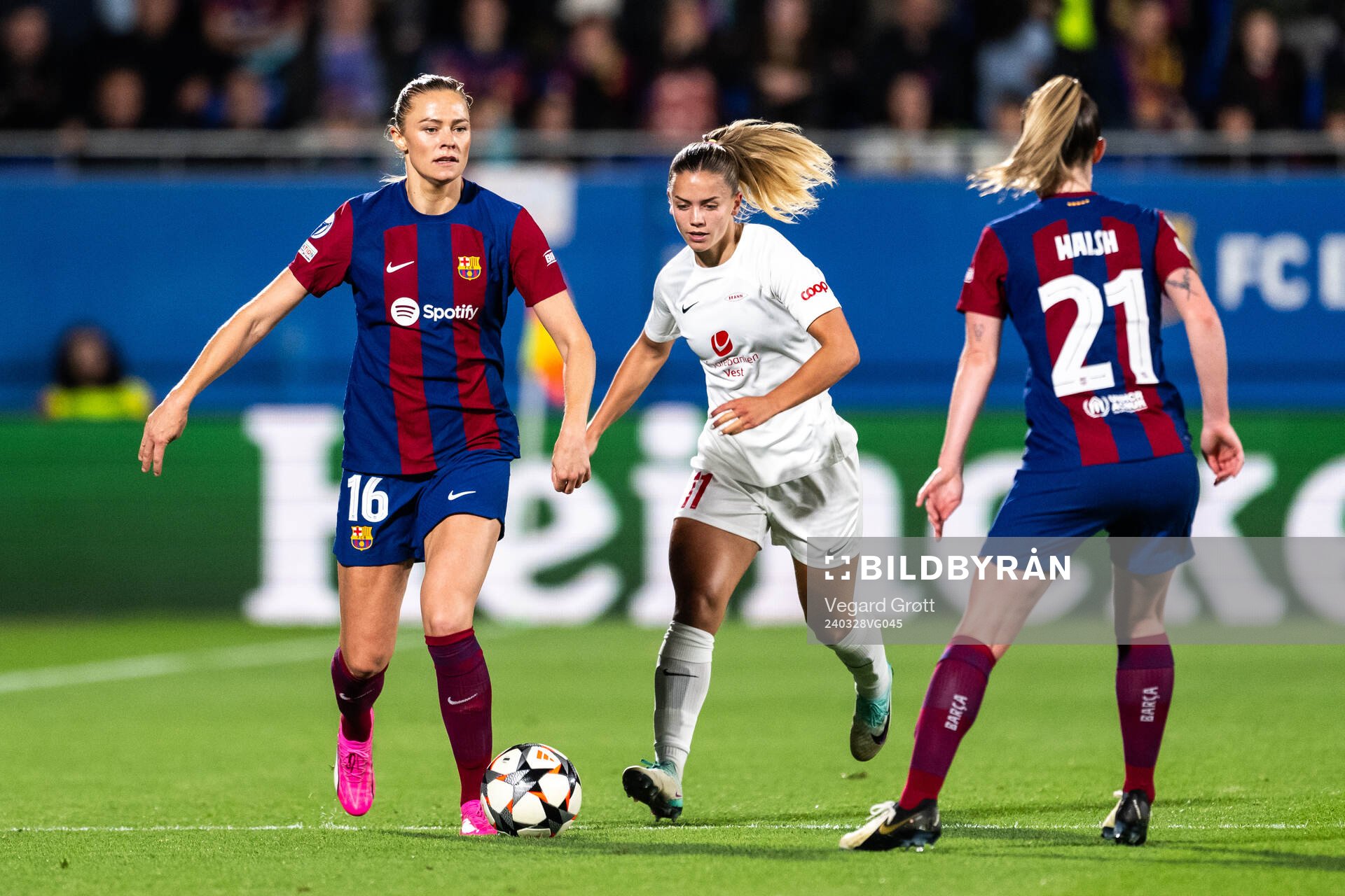 Fridolina Rolfö of Barcelona and Johanna Renmark of Brann