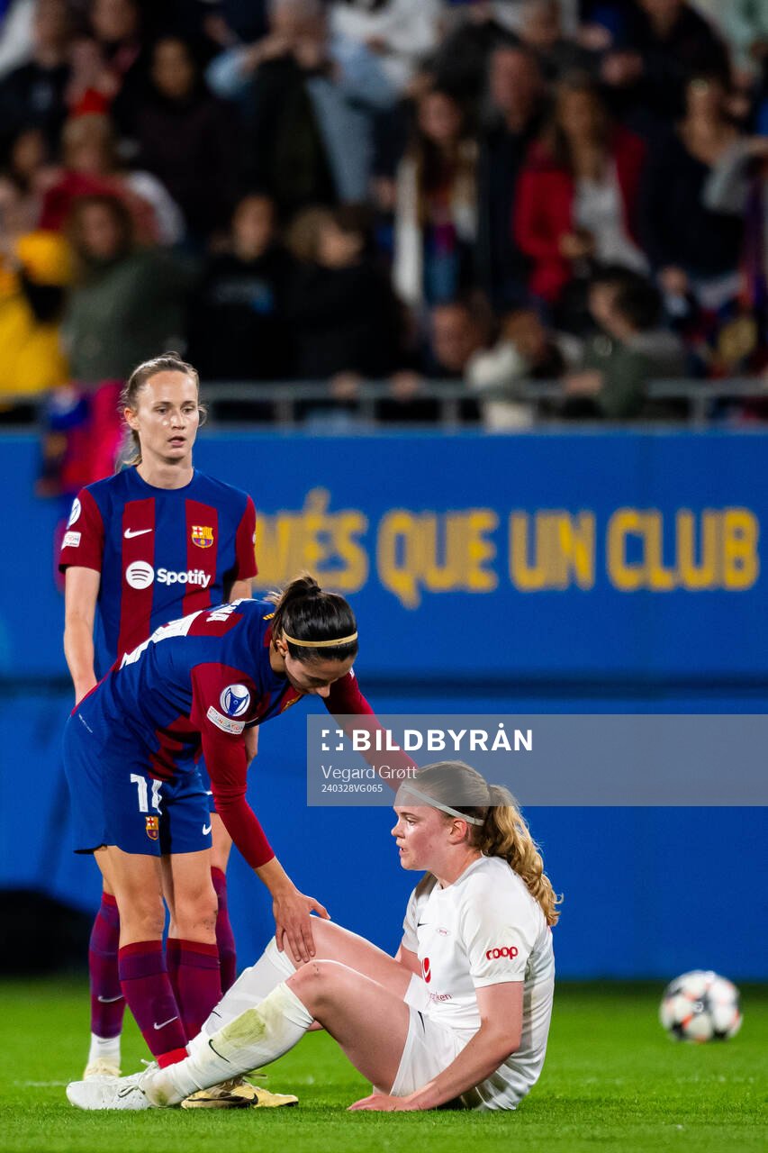 Aitana Bonmati of Barcelona and Signe Gaupset of Brann