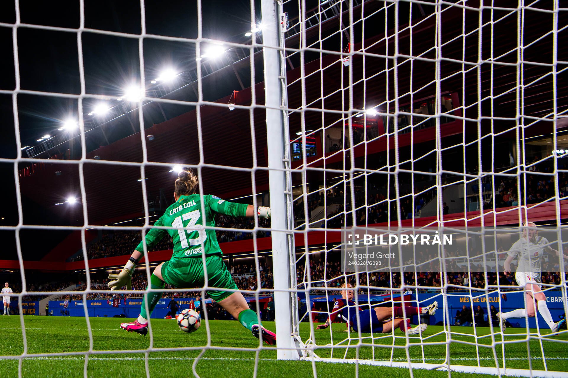 Tomine Svendheim of Brann scores the 2-1 goal behind