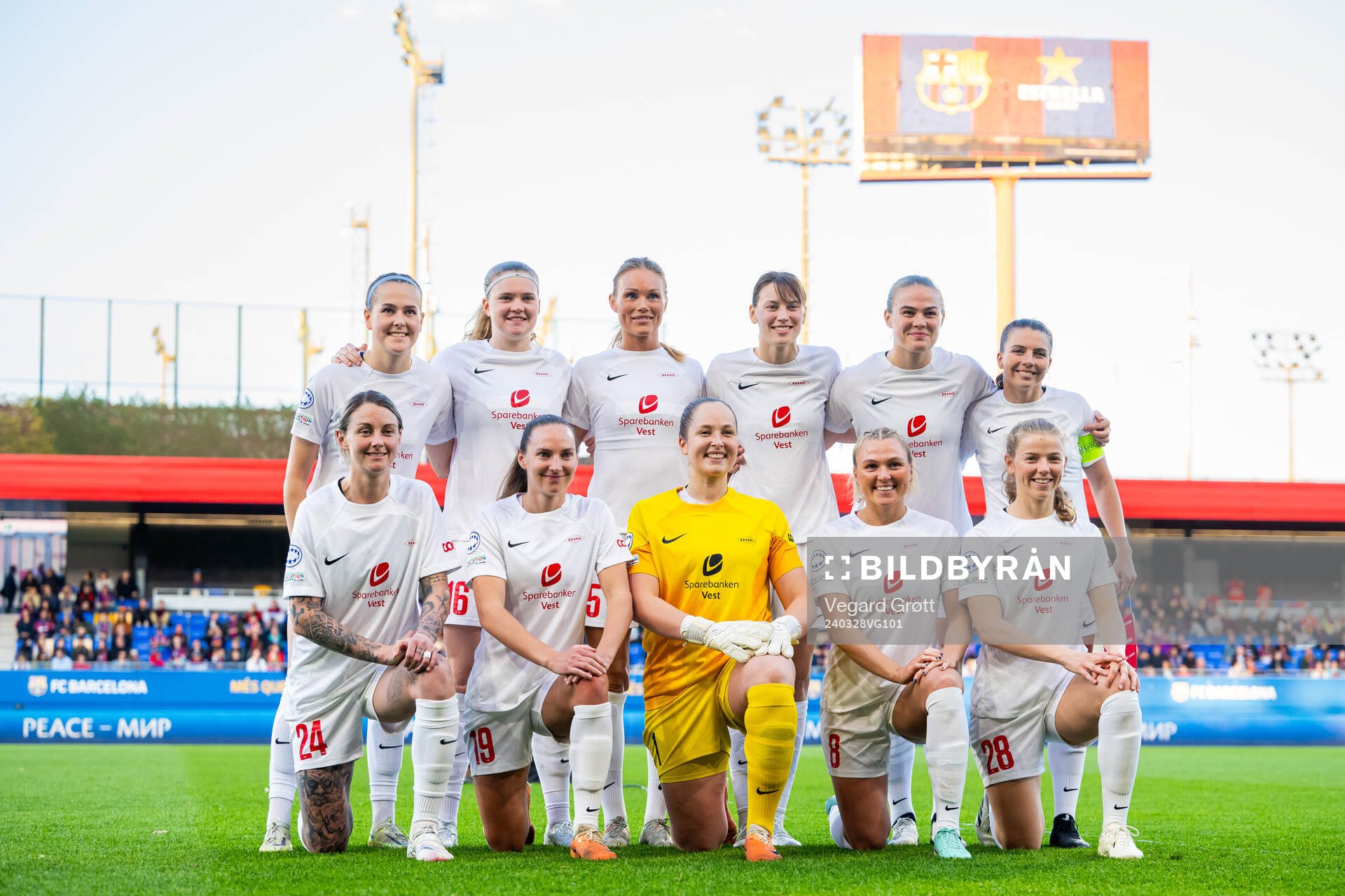 The starting eleven of Brann pose for a team photo ahead of the UEFA Women's Champions League quarterfinal football match between Barcelona and Brann on March 28, 2024 in Barcelona. Top left: Joanna Tynnilä, Signe Gaupset, Rakel Engesvik, Marthine Østenstad and Cecilie Redisch Kvamme. Front left: Larissa Crummer, Marit Bratberg Lund, goalkeeper Aurora Mikalsen, Karoline Haugland and Justine Kielland.