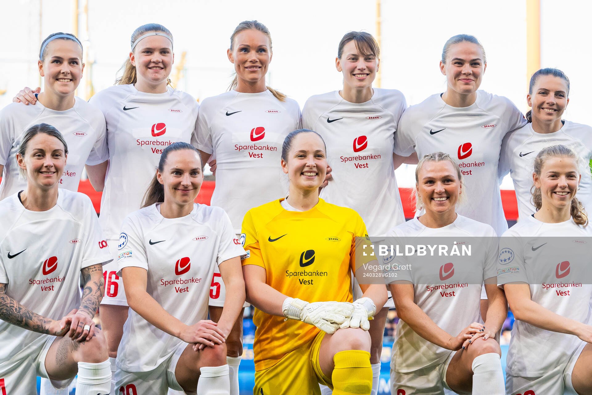 The starting eleven of Brann pose for a team photo