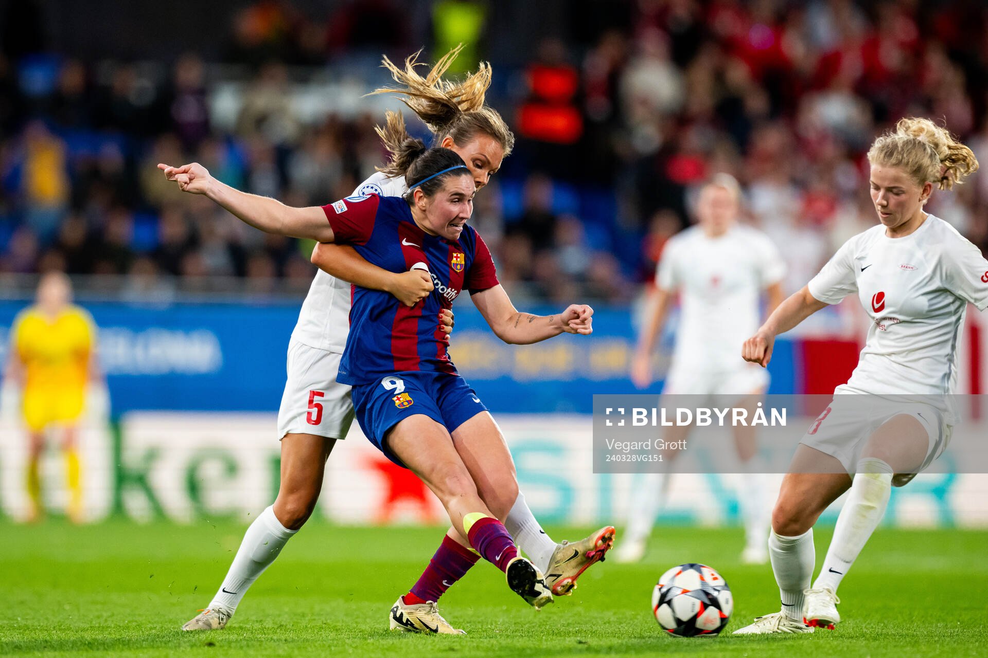 Ingrid Stenevik of Brann and Mariona Caldentey of Barcelona