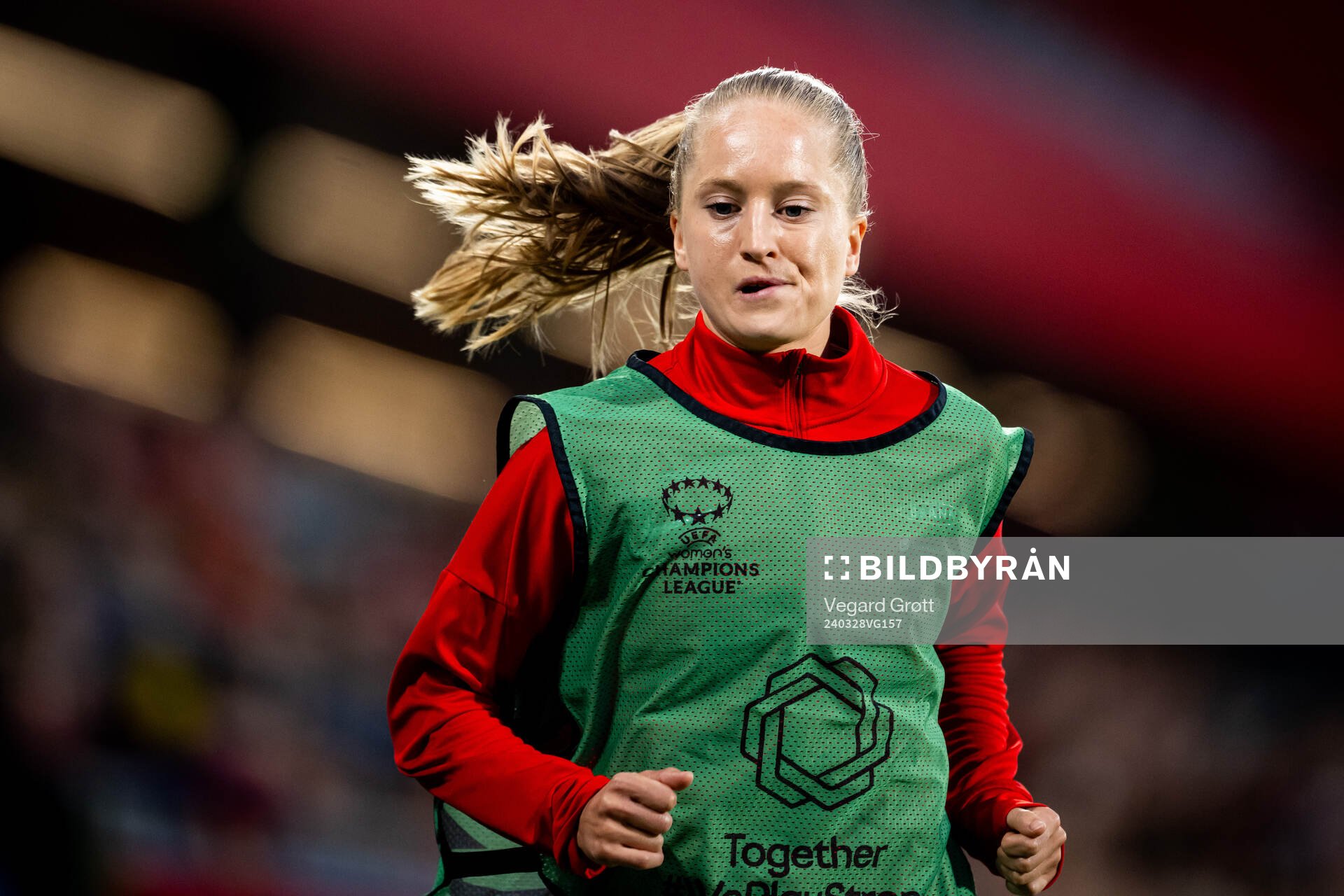 Amalie Eikeland of Brann warms up