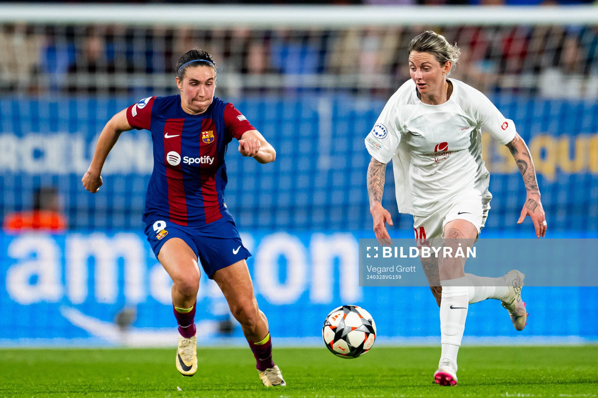 Mariona Caldentey of Barcelona and Larissa Crummer of Brann