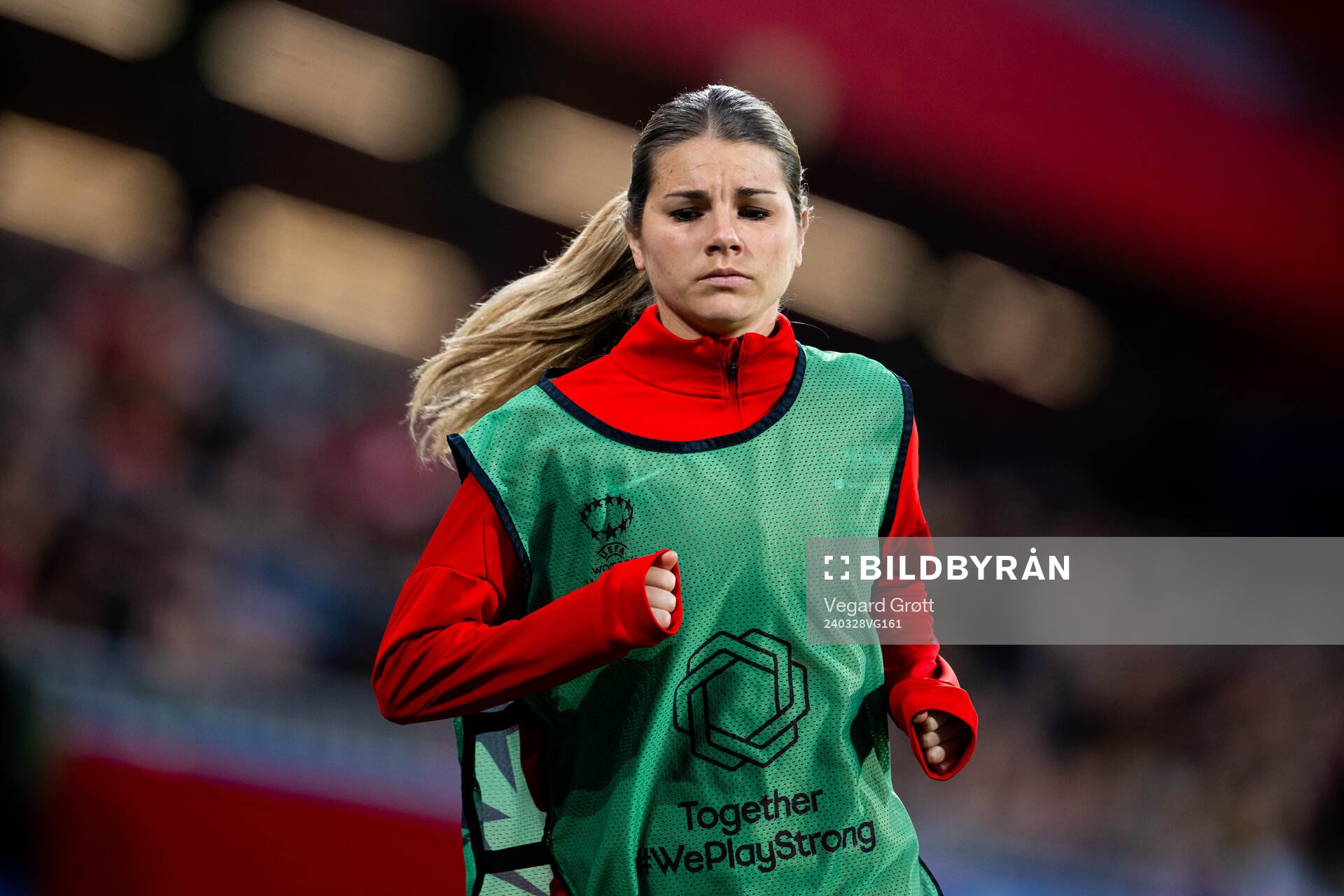Andrine Hegerberg of Brann warms up