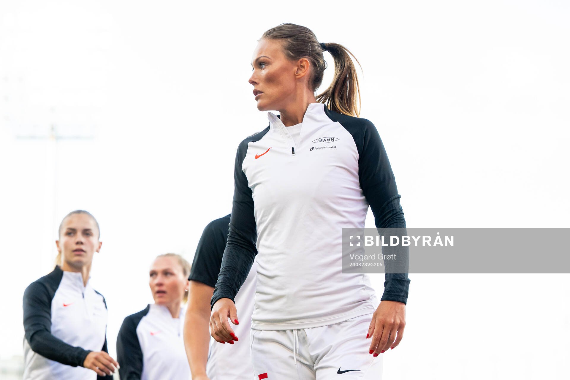 Ingrid Stenevik of Brann warms up
