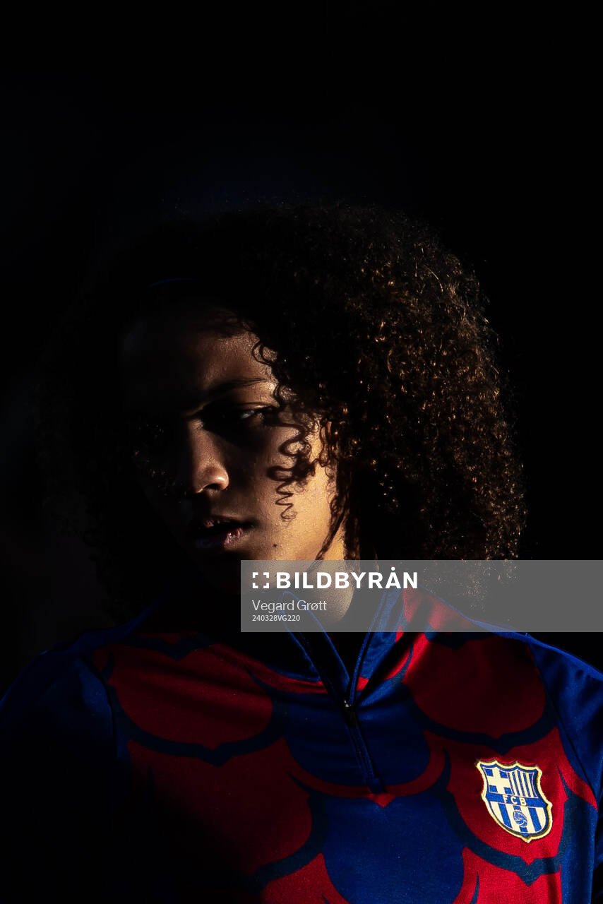 Vicky Lopez of Barcelona warms up ahead of the UEFA Women's Champions League quarterfinal football match between Barcelona and Brann on March 28, 2024 in Barcelona.