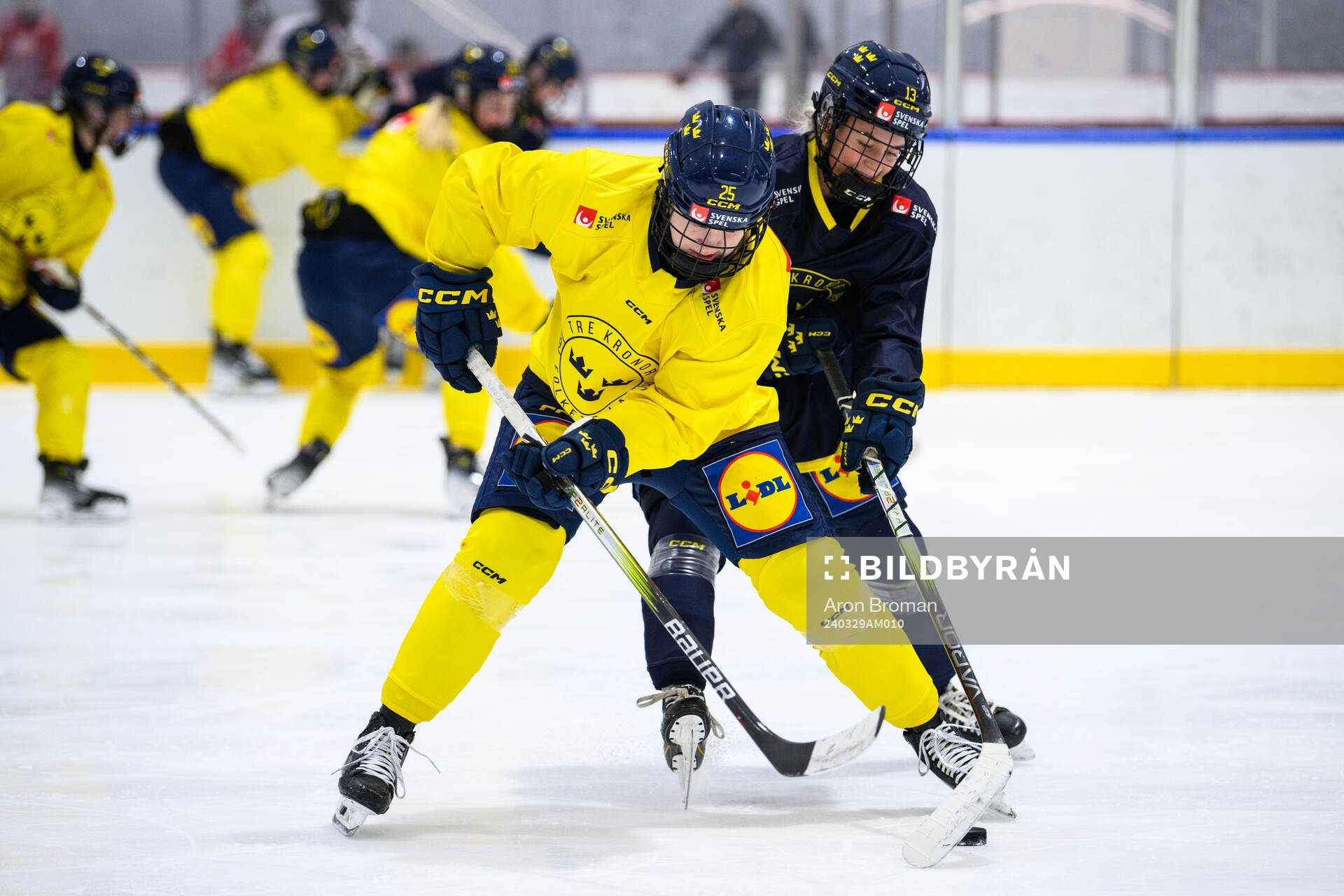 Lina Ljungblom and Wilma Sundin of Sweden at a practice