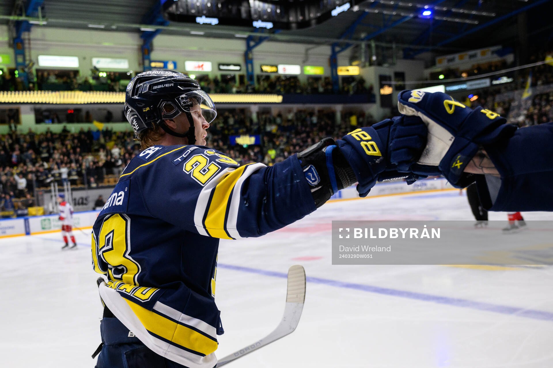 HV71s Åke Stakkestad jublar