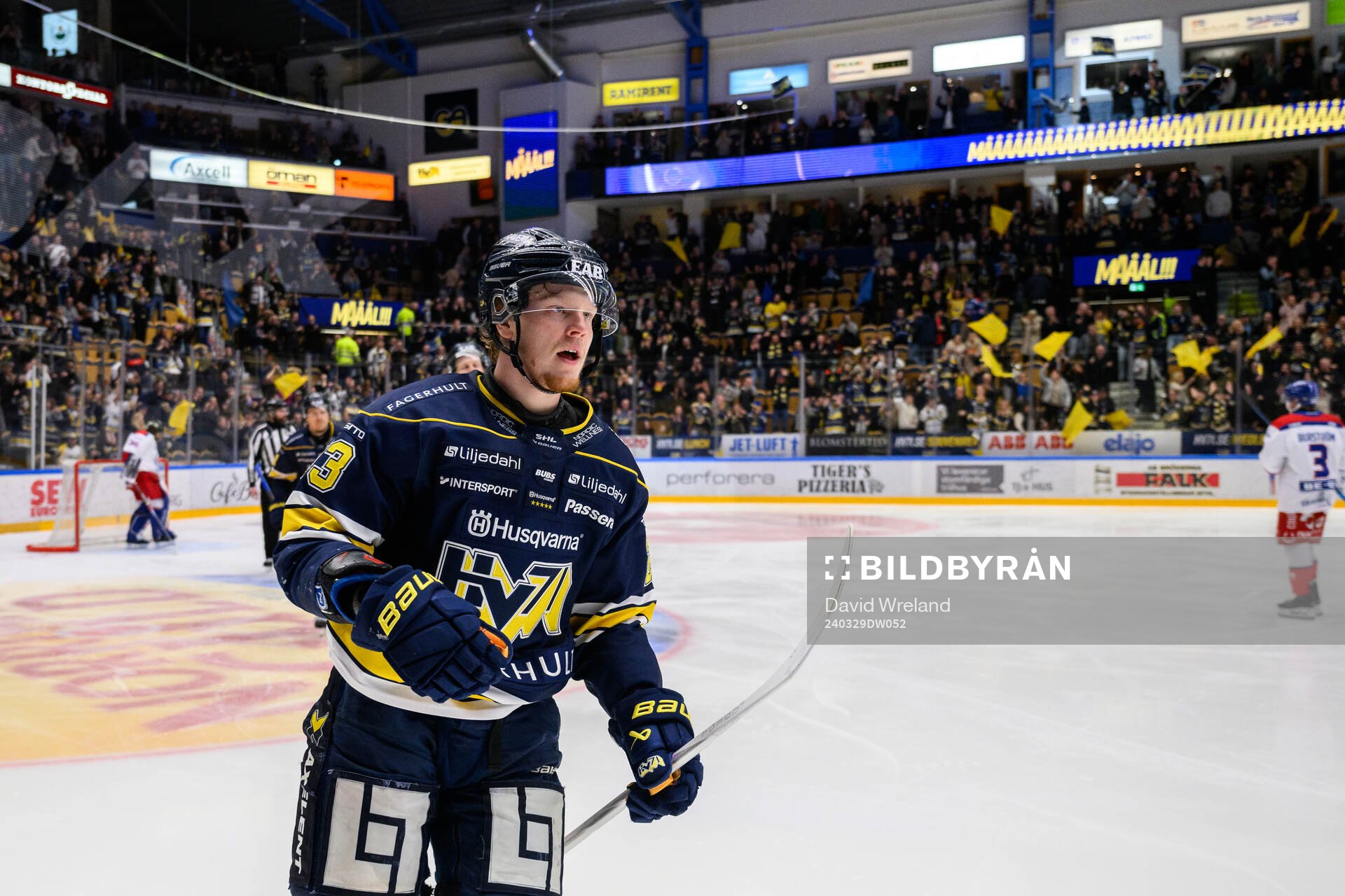 HV71s Åke Stakkestad jublar