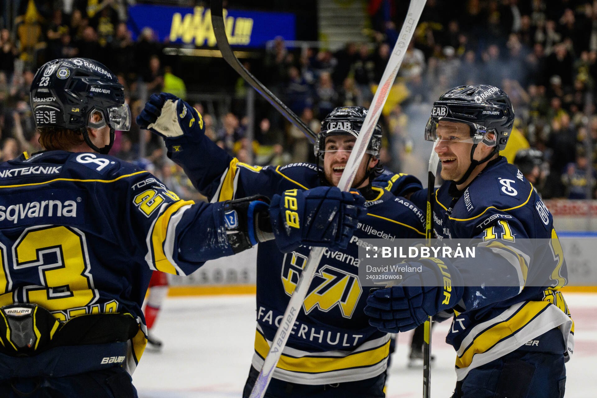 HV71s Åke Stakkestad jublar