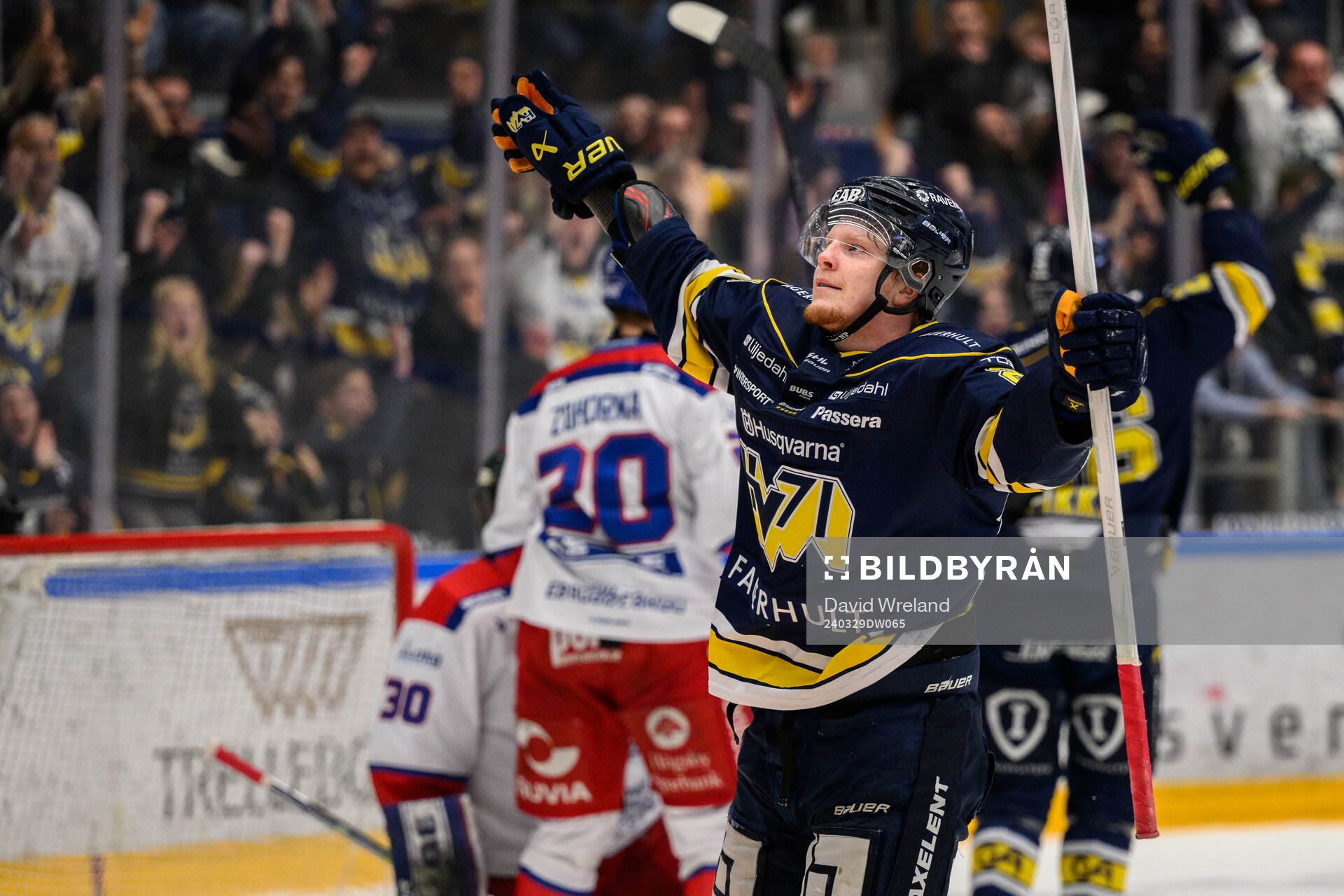 HV71s Åke Stakkestad jublar