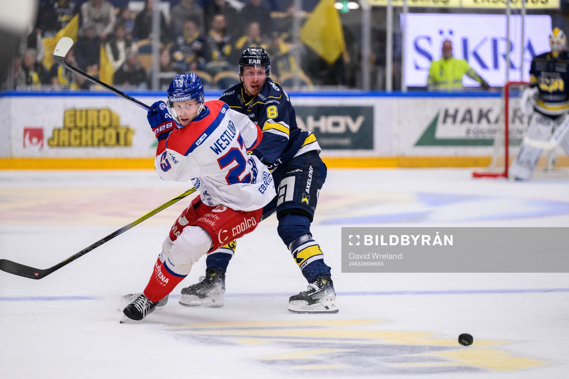 Oskarshamns Gustaf Westlund och HV71s Colby Sissons