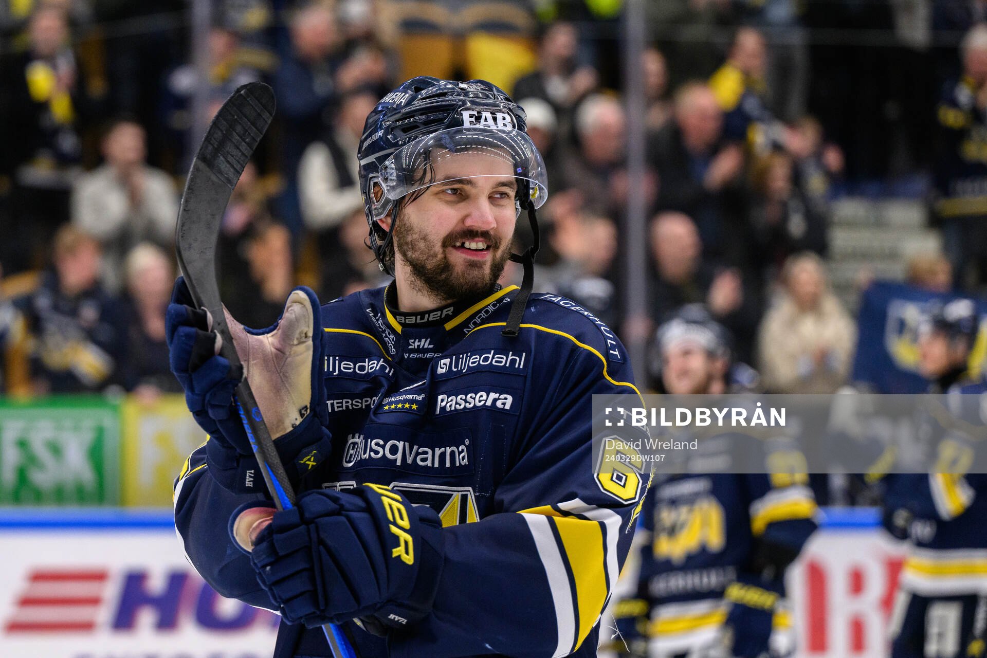 HV71s Oliwer Kaski jublar