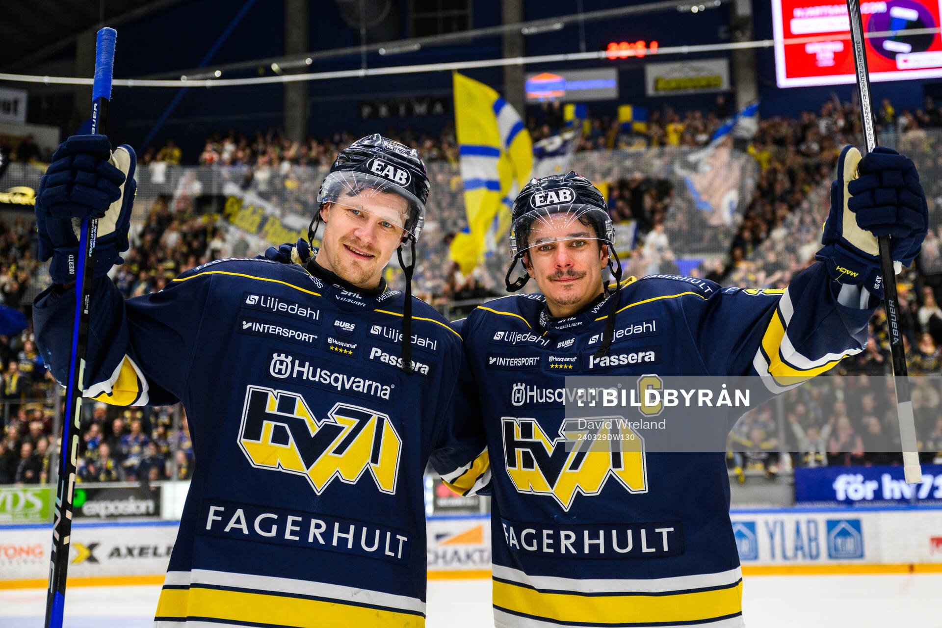 HV71s  Simon Önerud och Andre Petersson jublar