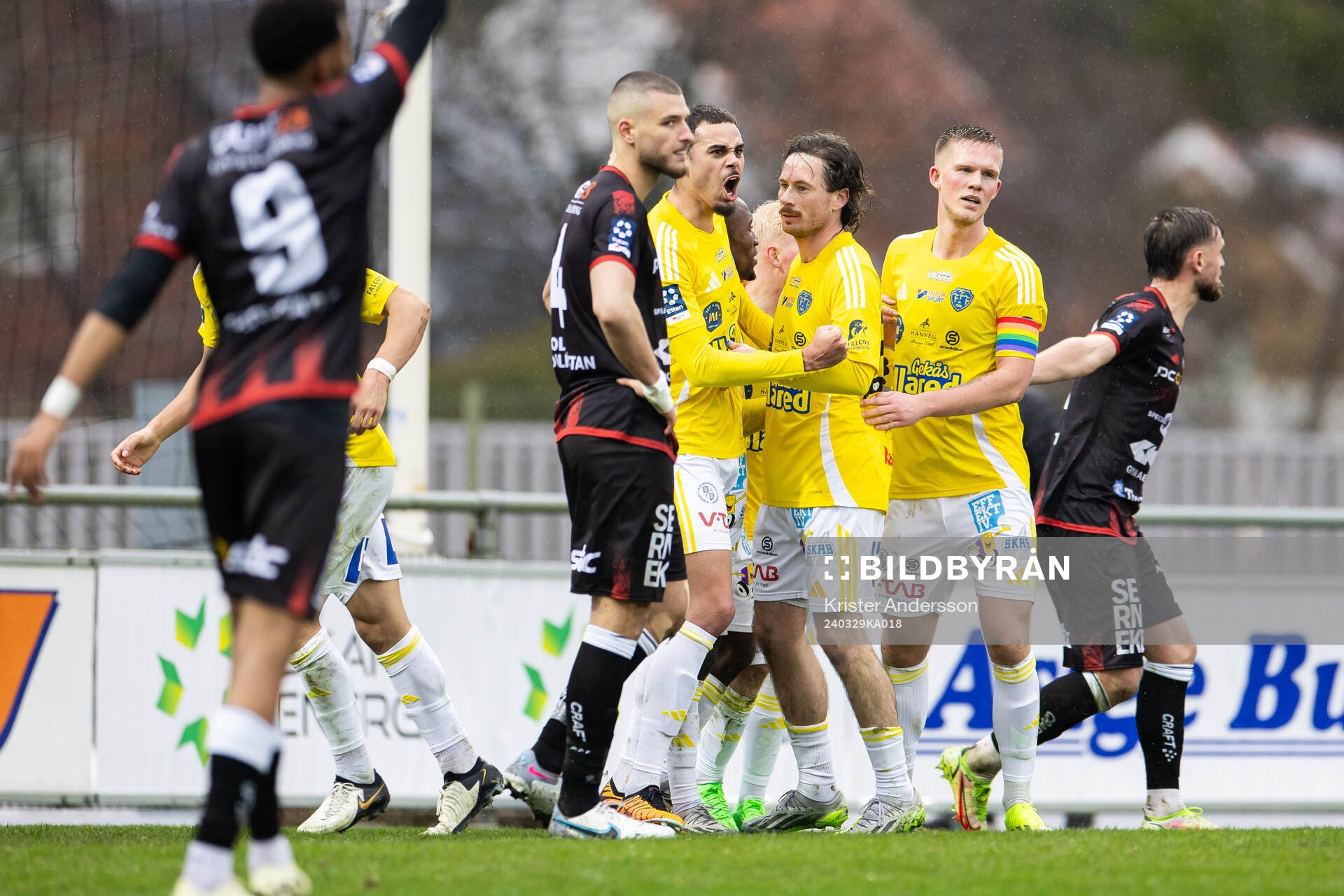 Falkenbergs spelare jublar