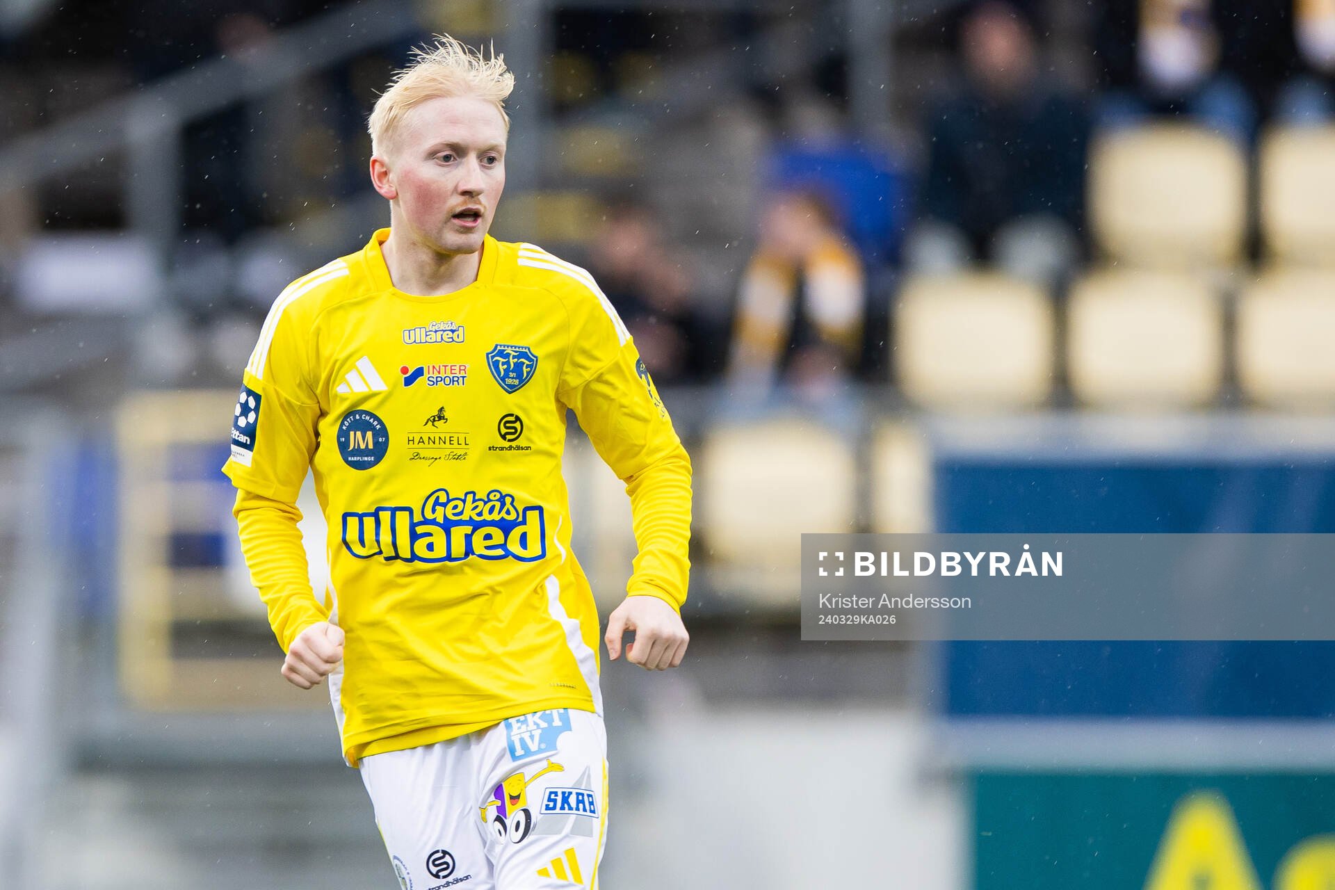 Falkenbergs Pontus Carlsson under fotbollsmatchen i Ettan södra mellan Falkenberg och Trollhättan den 29 mars 2024 i Falkenberg.