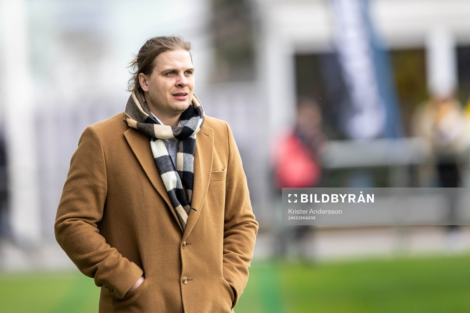 Trollhättans tränare Niklas Wenderyd under fotbollsmatchen i Ettan södra mellan Falkenberg och Trollhättan den 29 mars 2024 i Falkenberg.