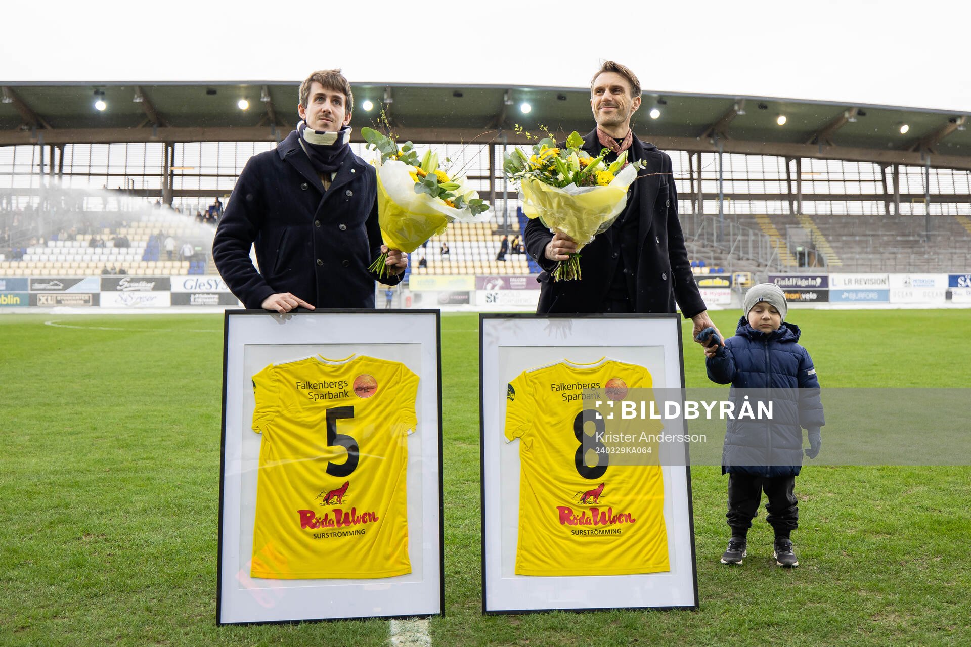 Adam Eriksson och Tobias Helldén avtackas
