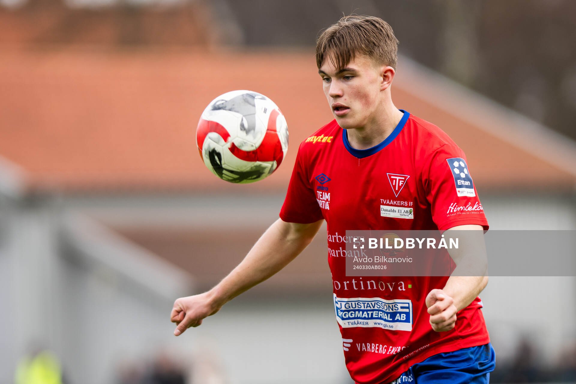 Tvååkers IFs Jacob Redenfors under fotbollsmatchen i Division 1 södra mellan Eskilsminne och Tvååkers IF den 30 mars 2024 i Helsingborg.