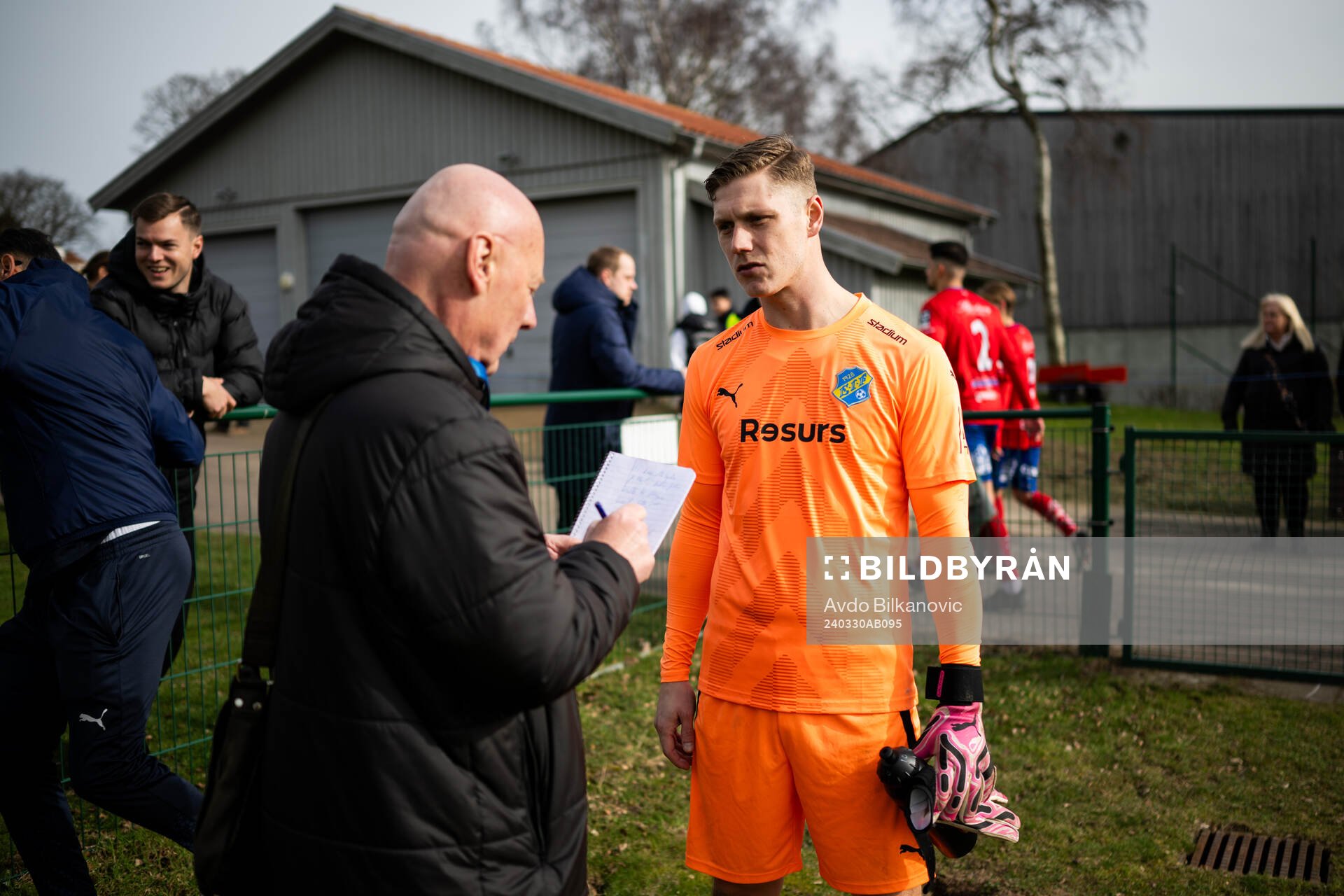 Eskilsminnes målvakt Philip Mårtensson under en intervju efter fotbollsmatchen i Division 1 södra mellan Eskilsminne och Tvååkers IF den 30 mars 2024 i Helsingborg.