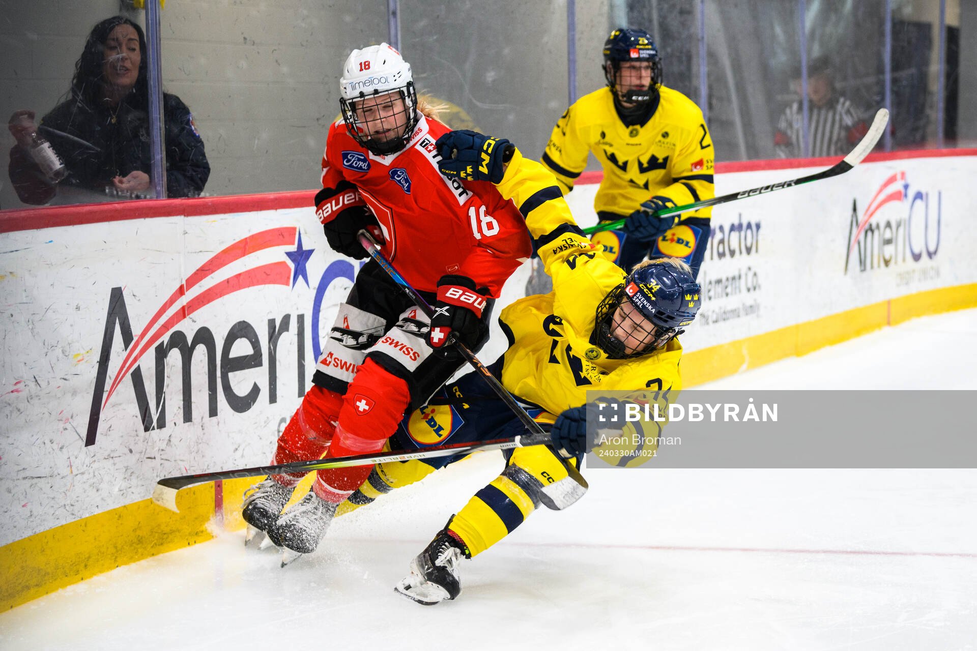 Stefanie Wetli of Switzerland and Mira Hallin of Sweden