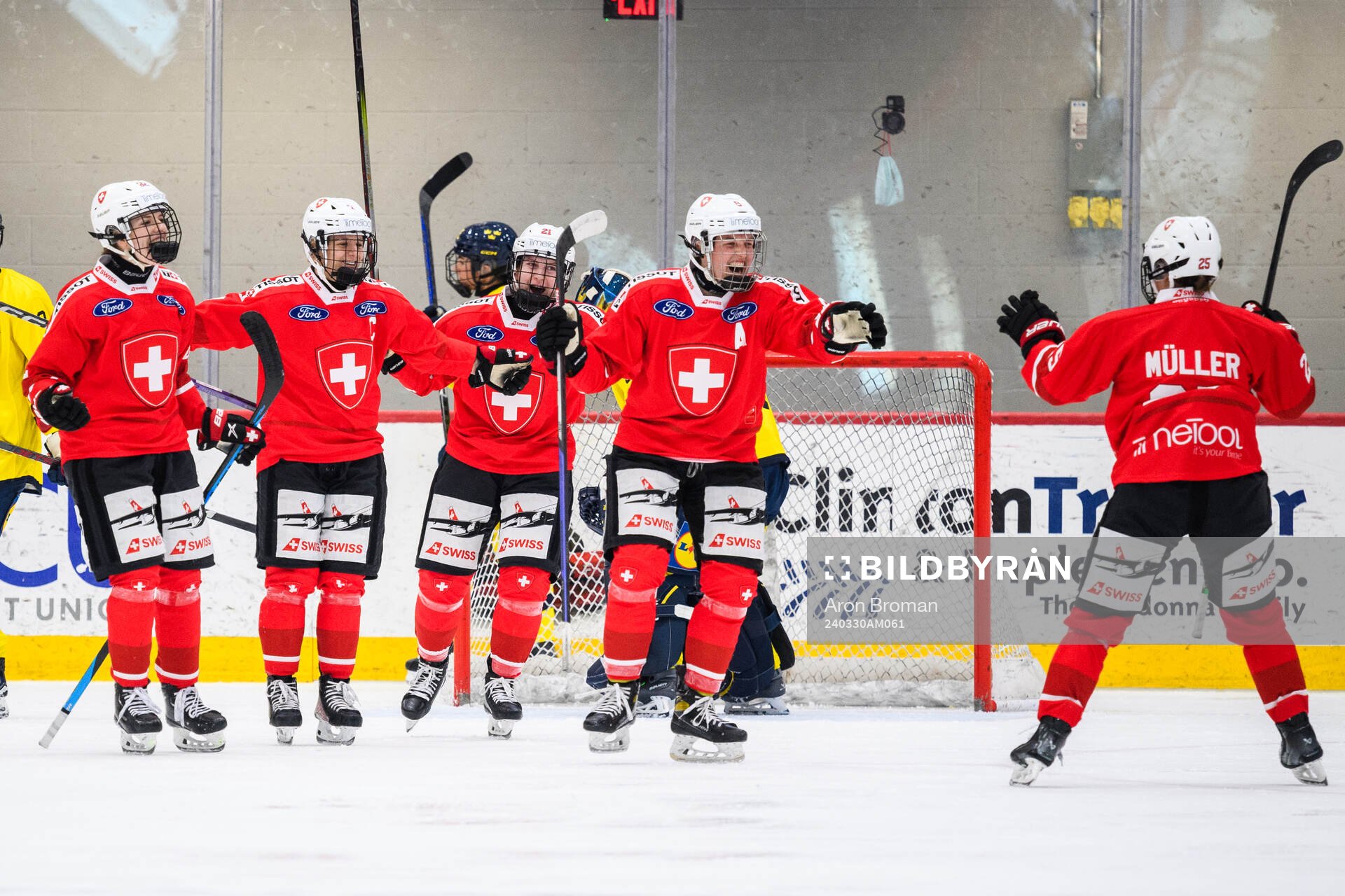 Players of Switzerland celebrate