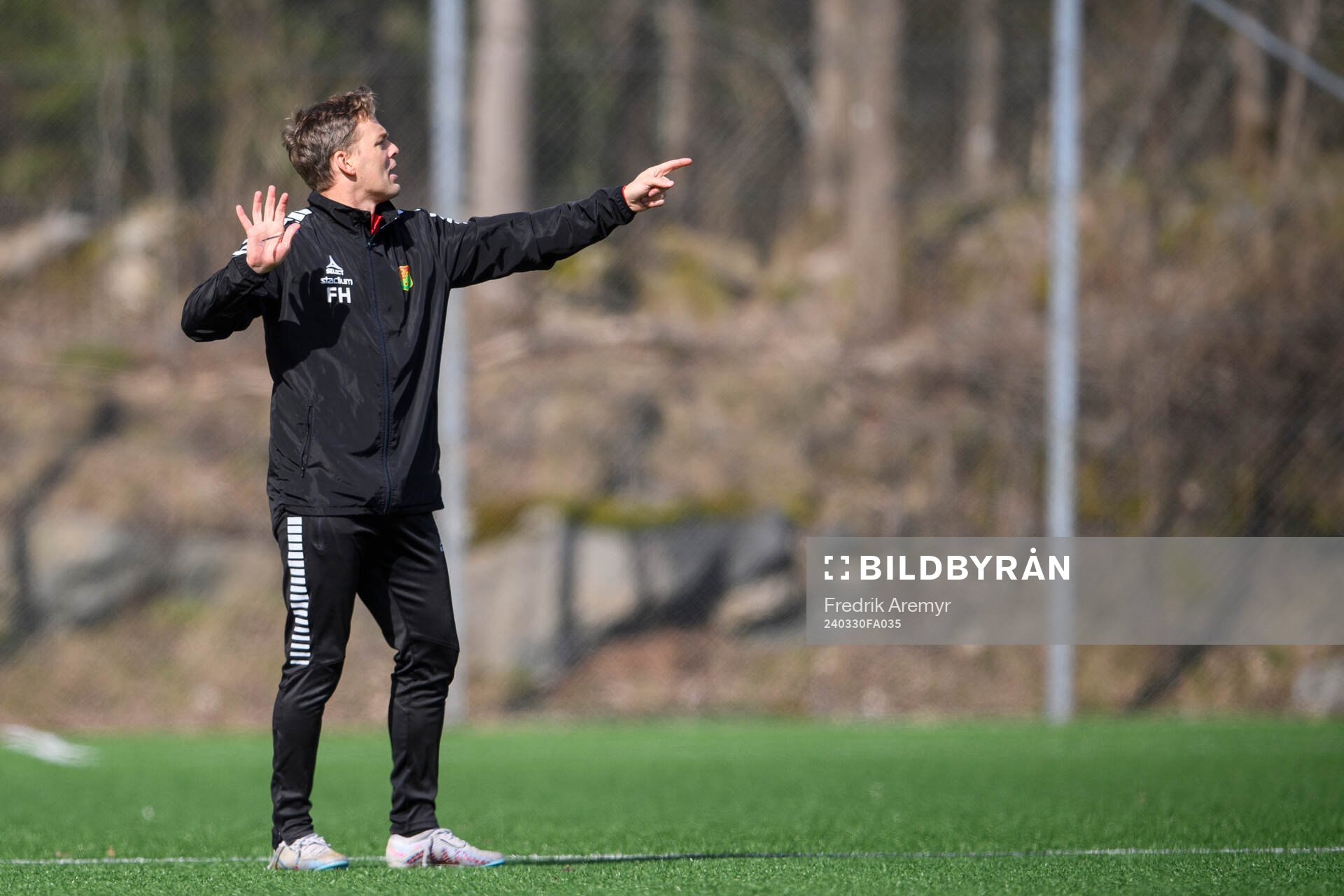 tränare Fredrik Holmberg under en träning med GAIS den 30 mars 2024 i Göteborg. 