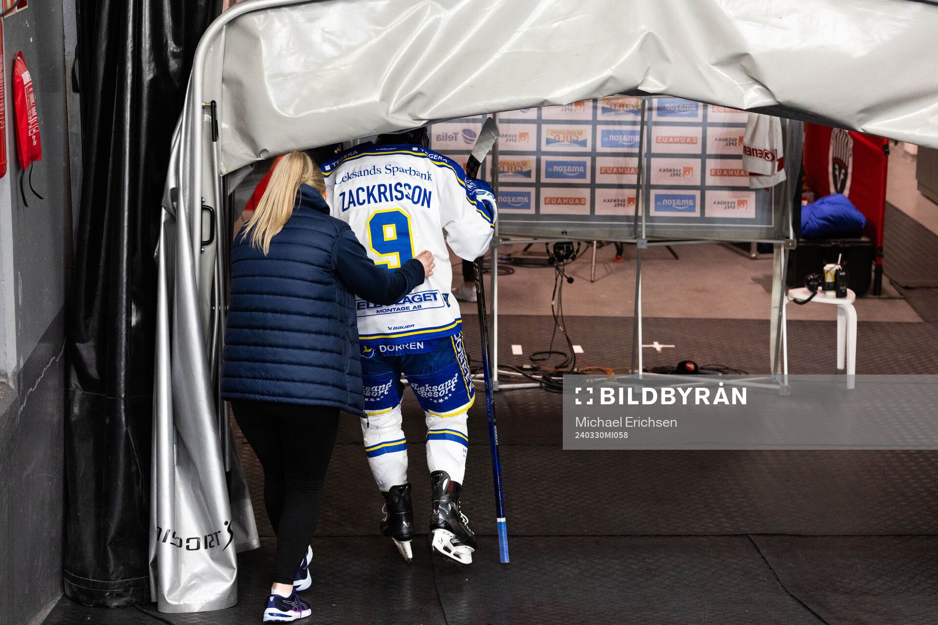 Leksands Patrik Zackrisson lämnar isen