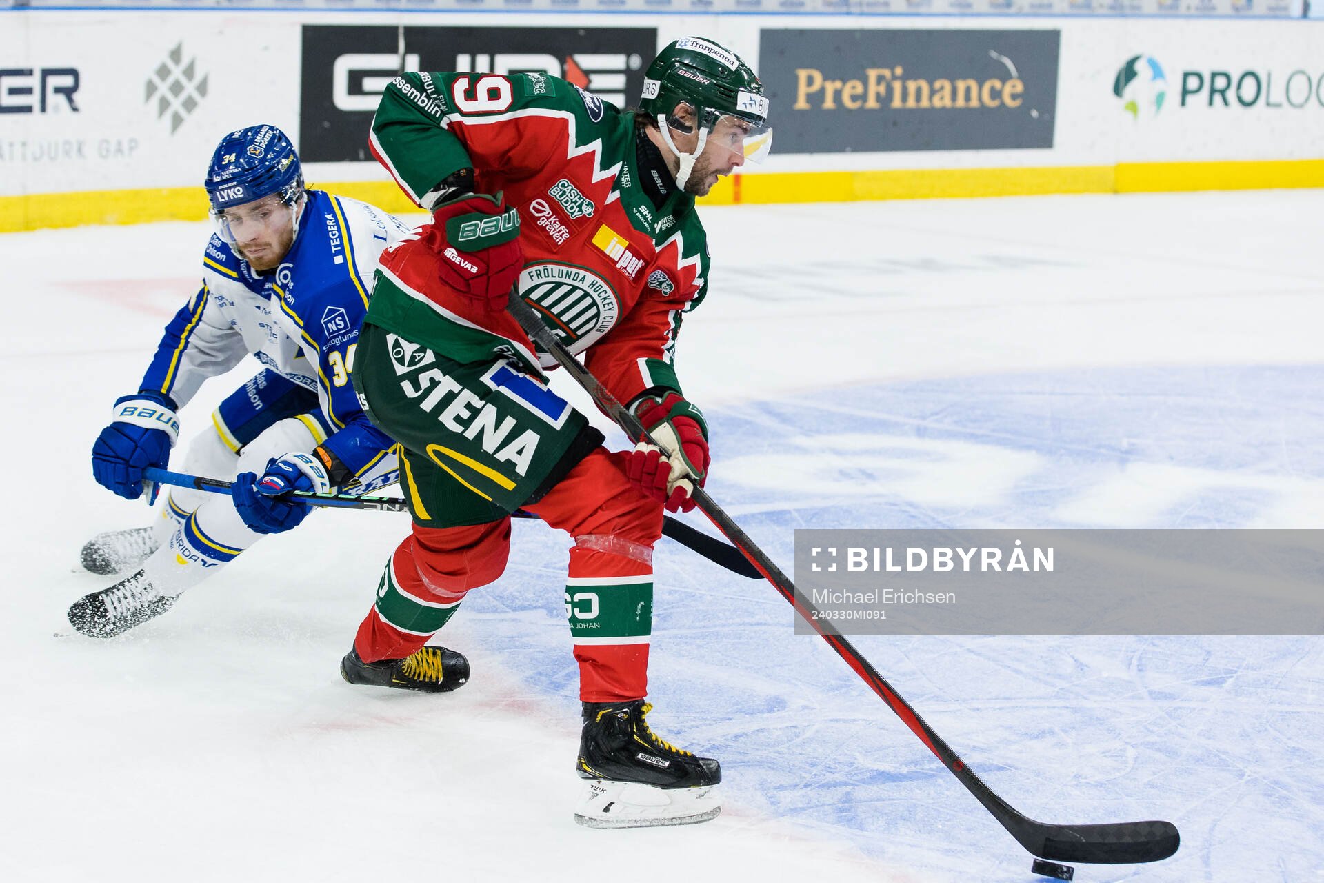 Leksands Peter Cehlarik och  Frölundas Mikael Ruohomaa