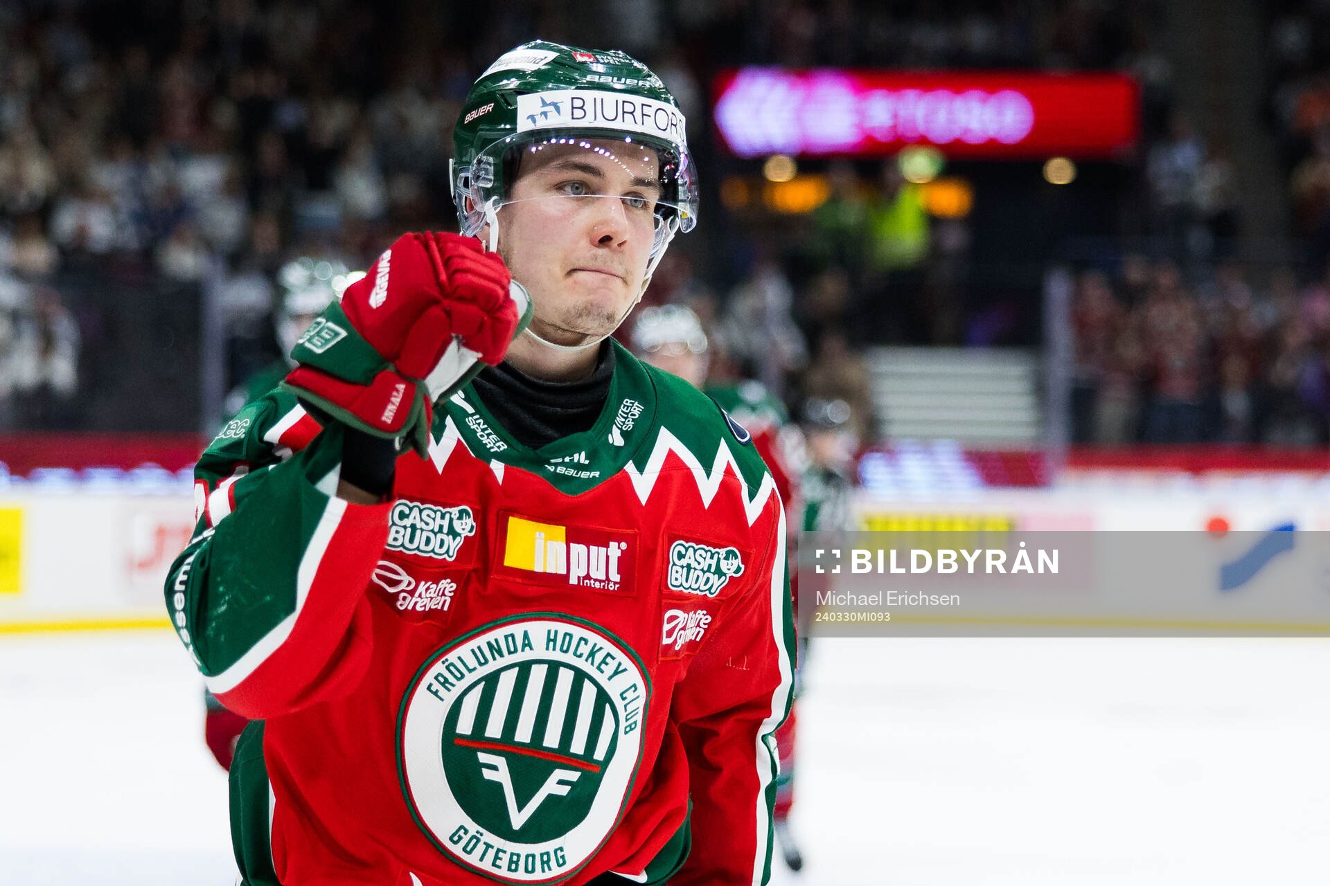 Frölundas Jere Innala jublar