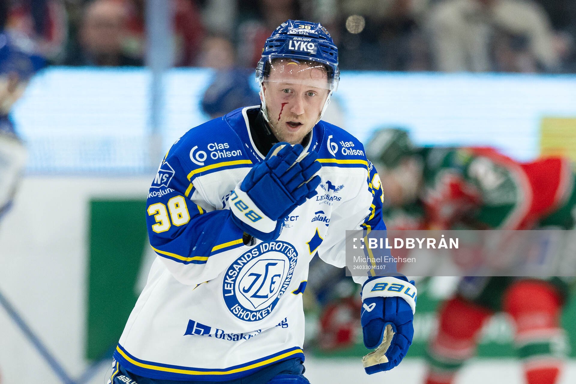 Leksands Olle Alsing blöder