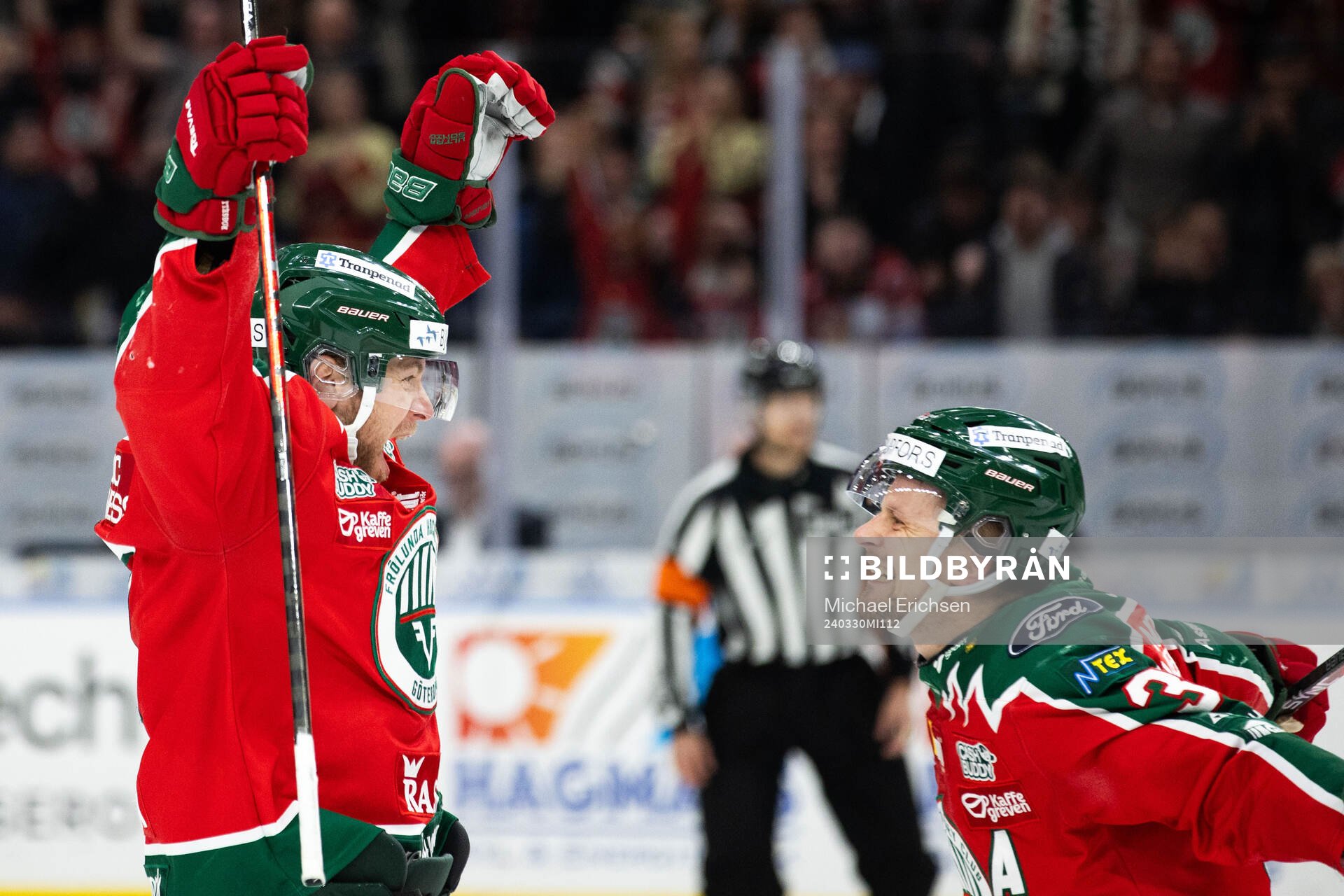 Frölundas Christian Folin jublar med Nicklas Lasu