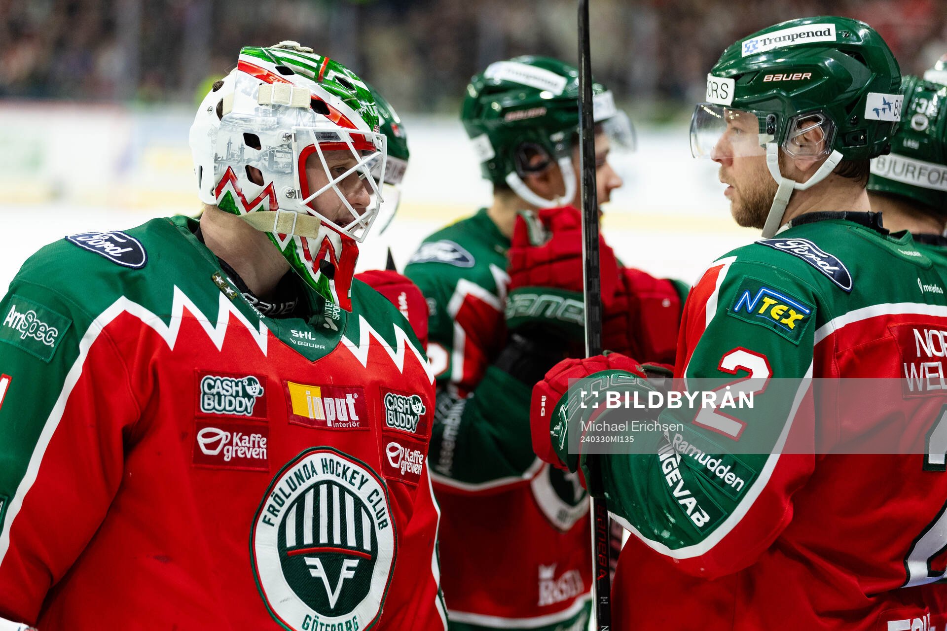 Frölundas målvakt Lars Johansson och Christian Folin